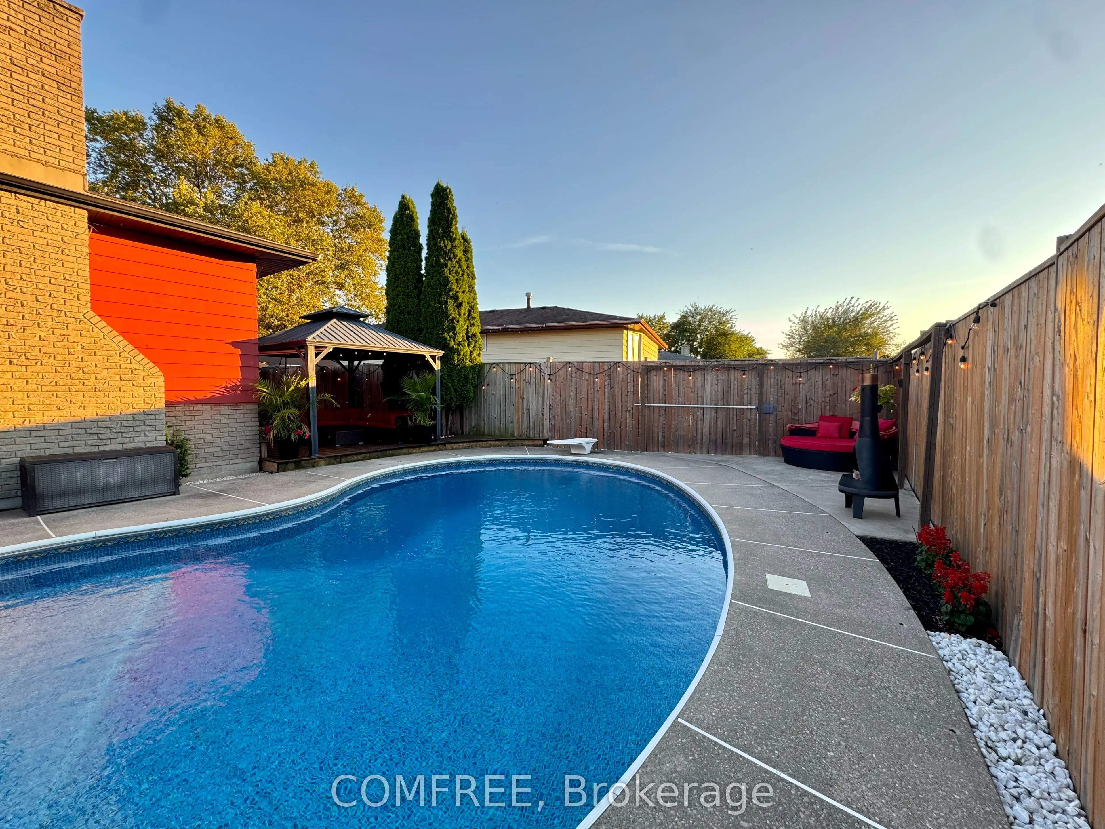 9657 Midfield Crescent