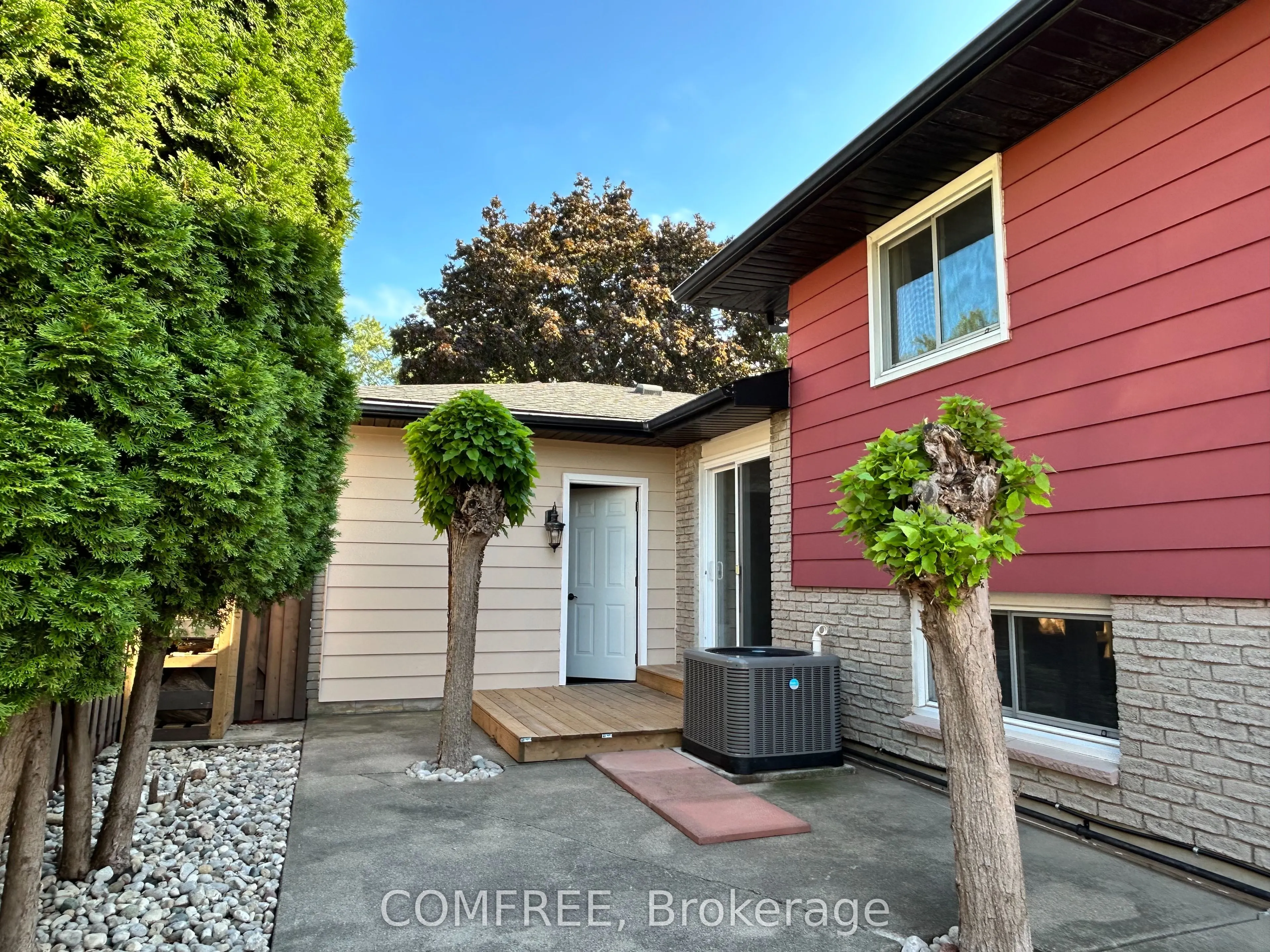 9657 Midfield Crescent
