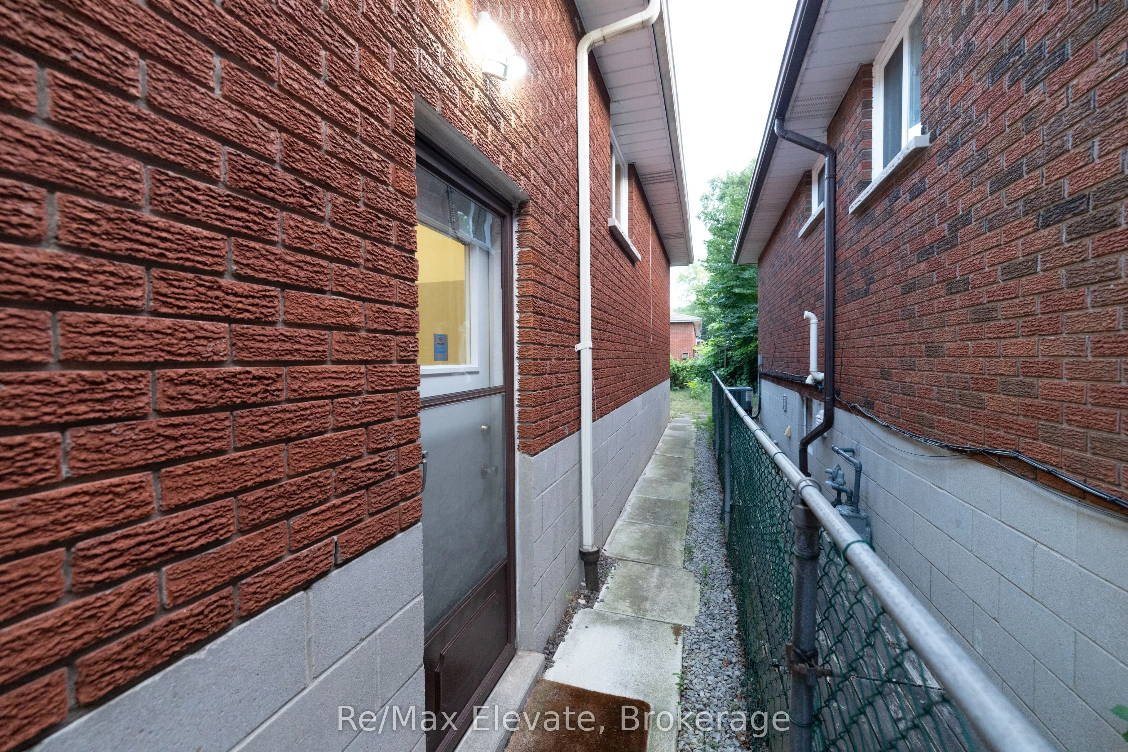 83 Ward Avenue