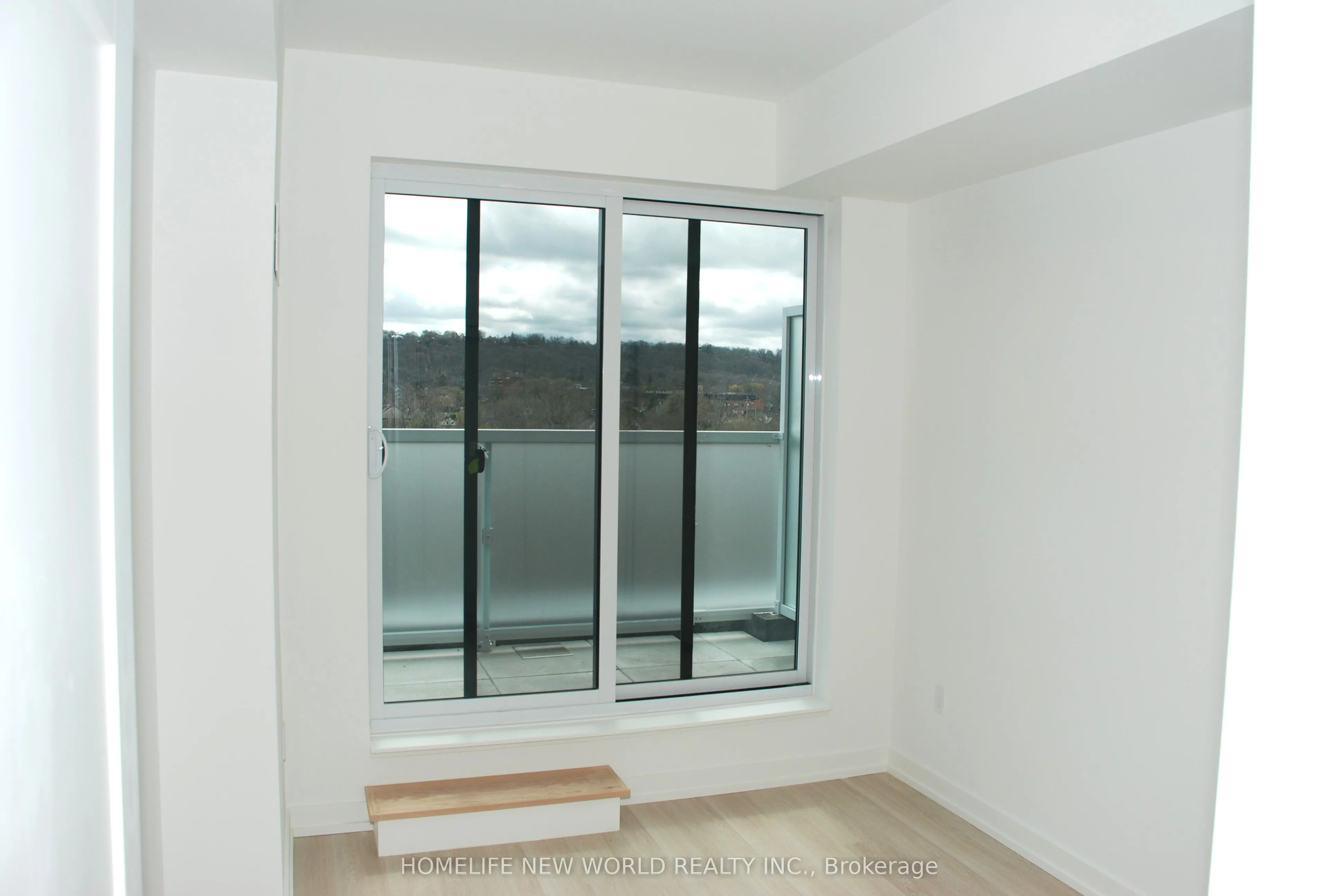 415 Main Street W, #605