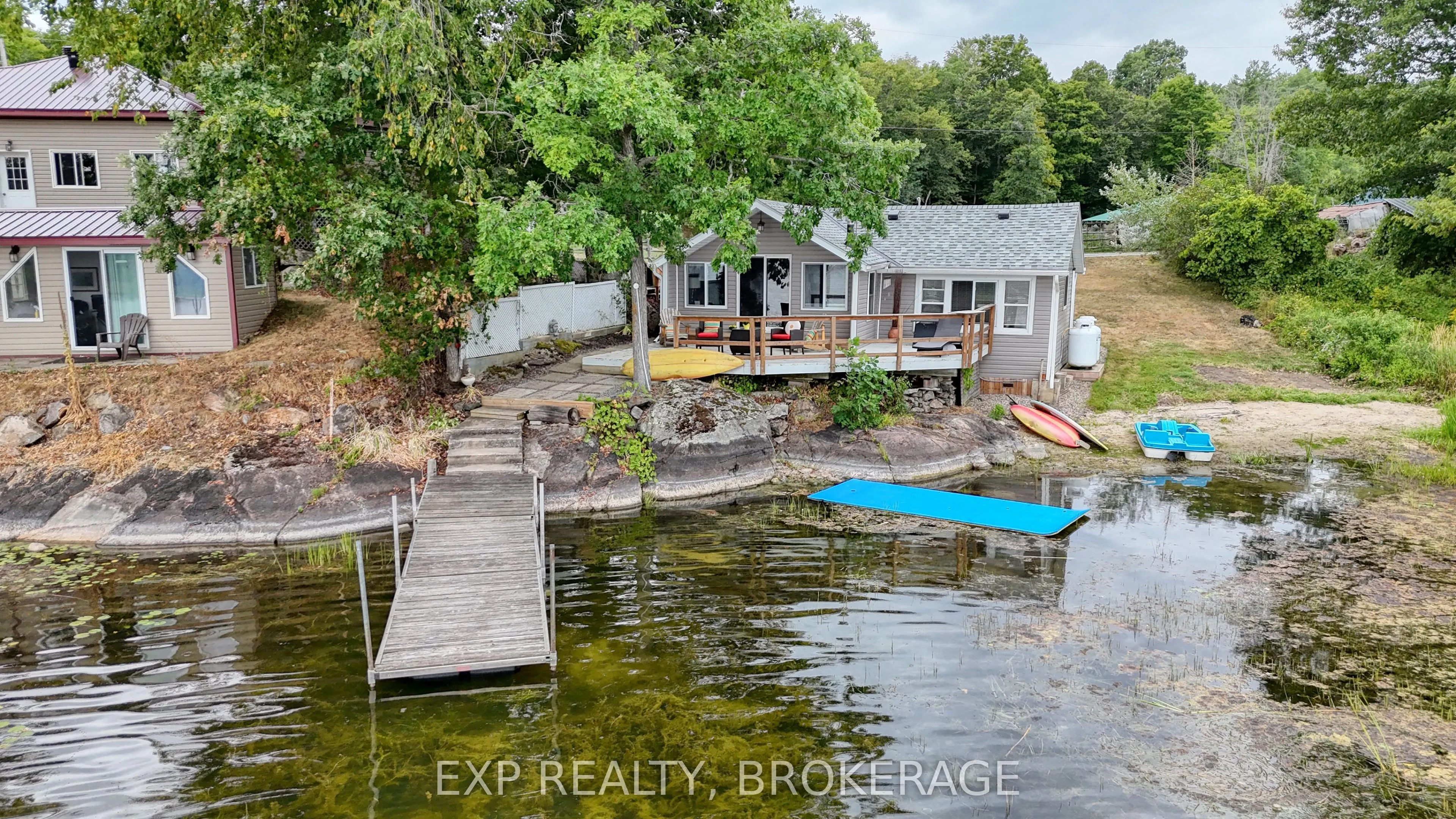 1035 LLOYD Lane
