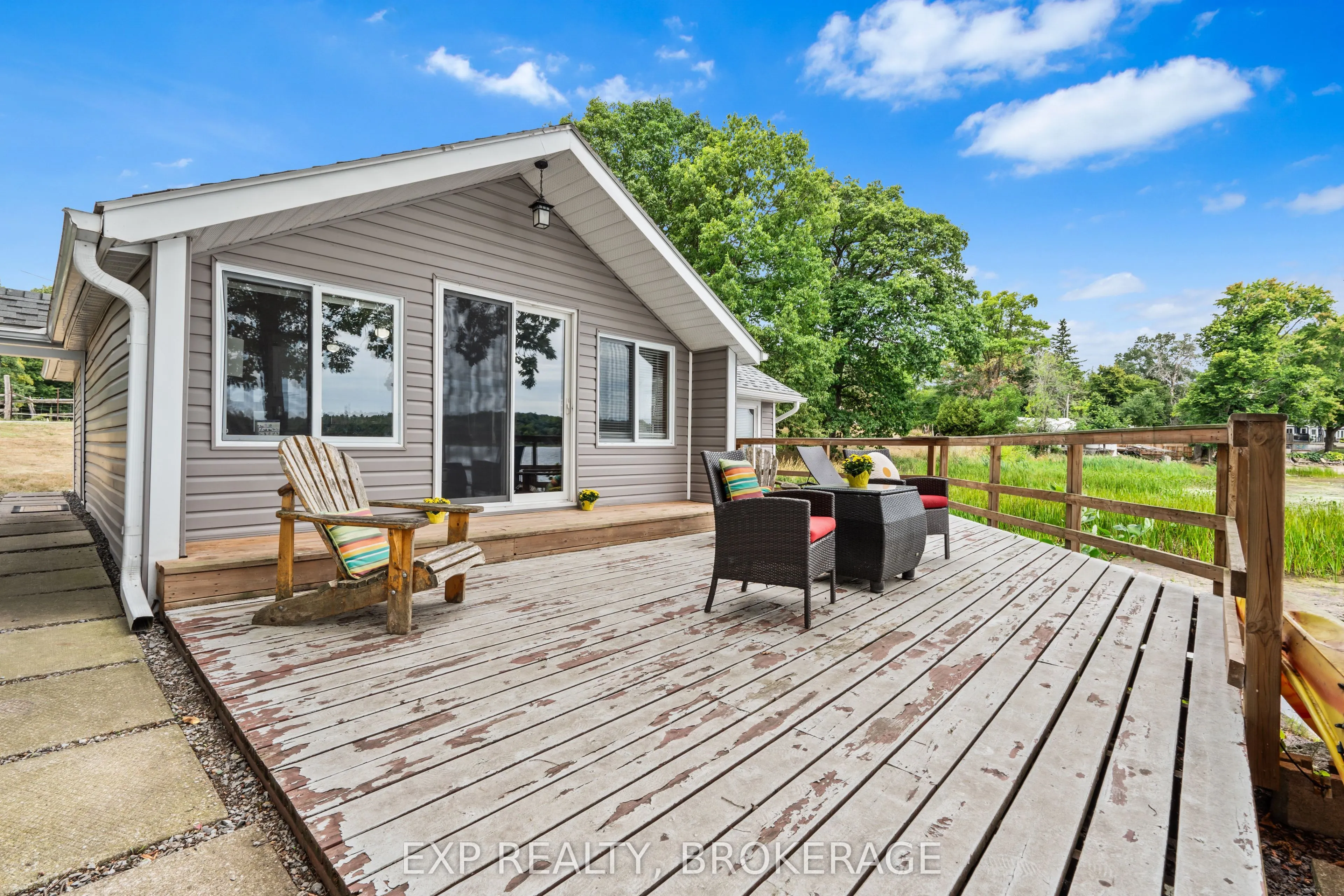 1035 LLOYD Lane