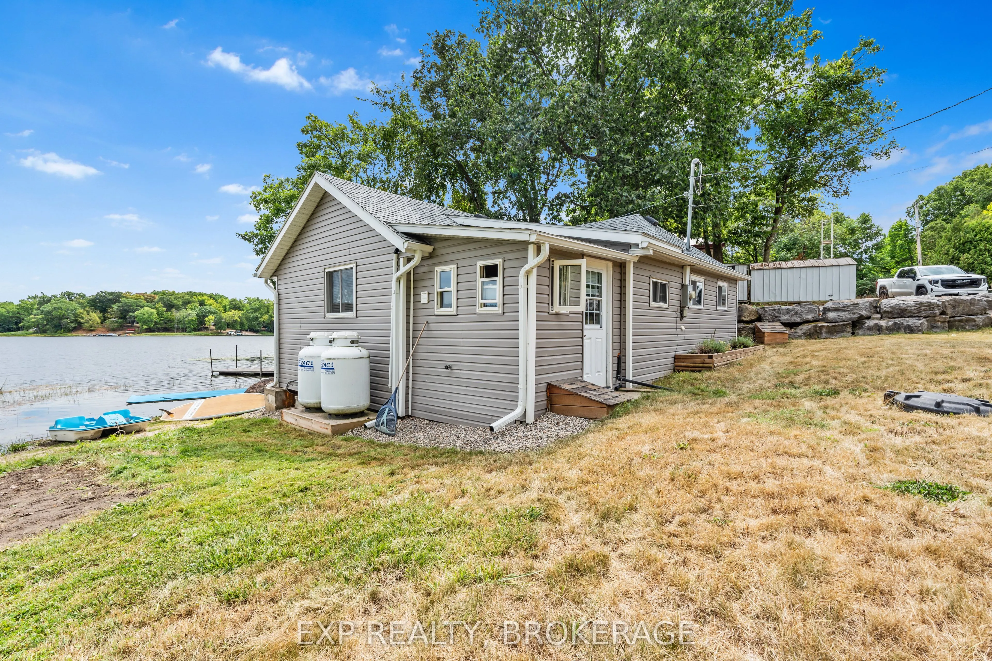 1035 LLOYD Lane