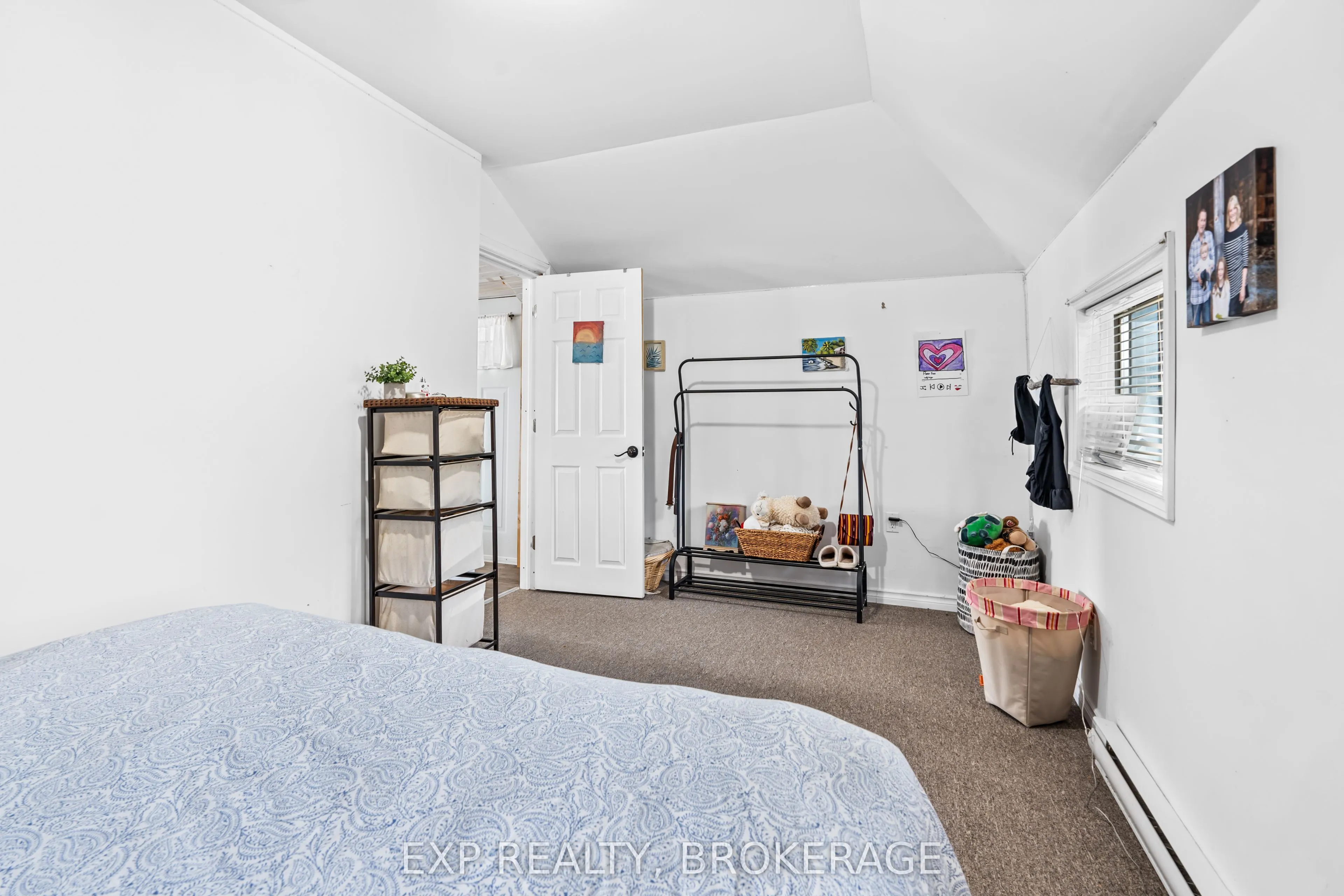 1035 LLOYD Lane