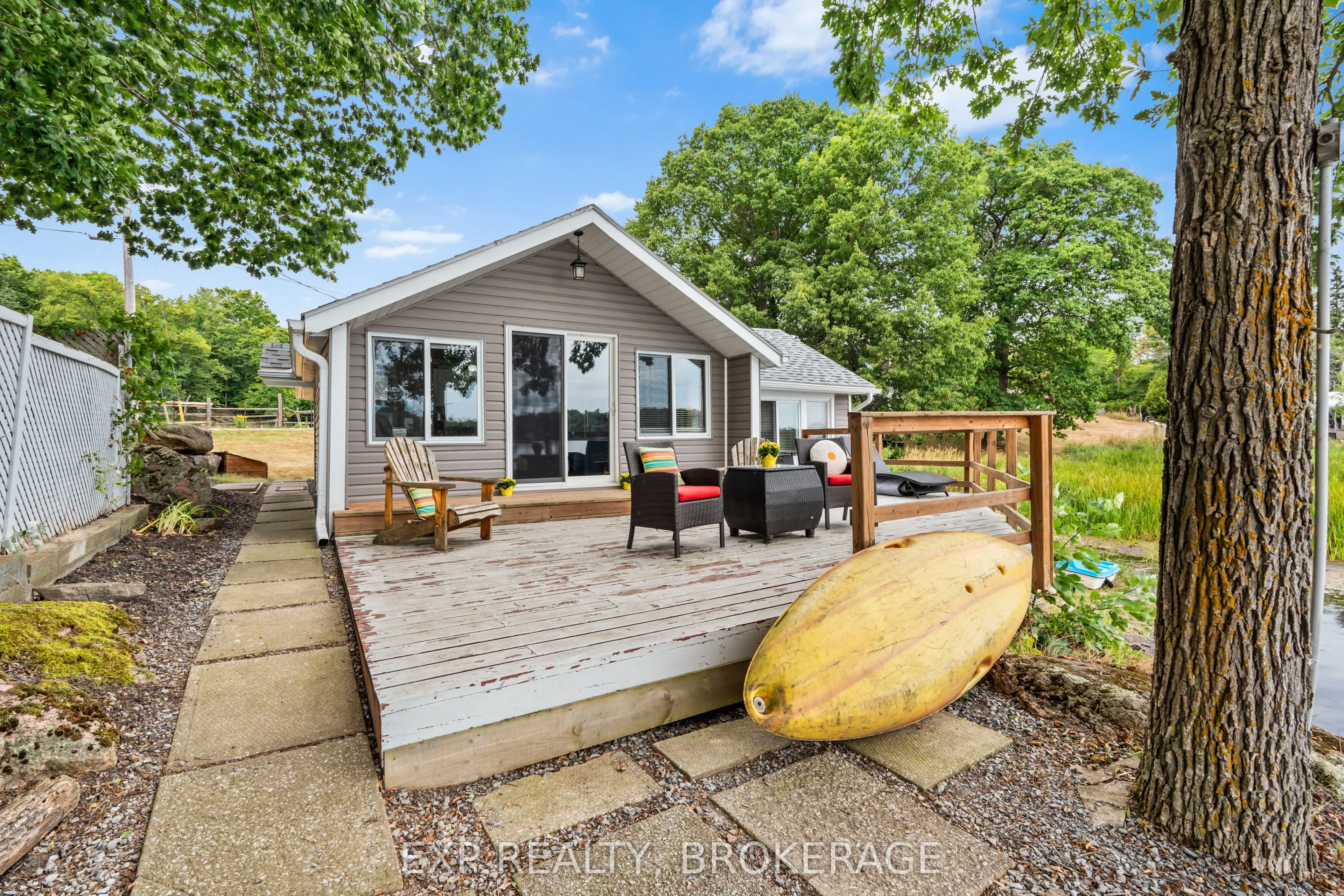 1035 LLOYD Lane