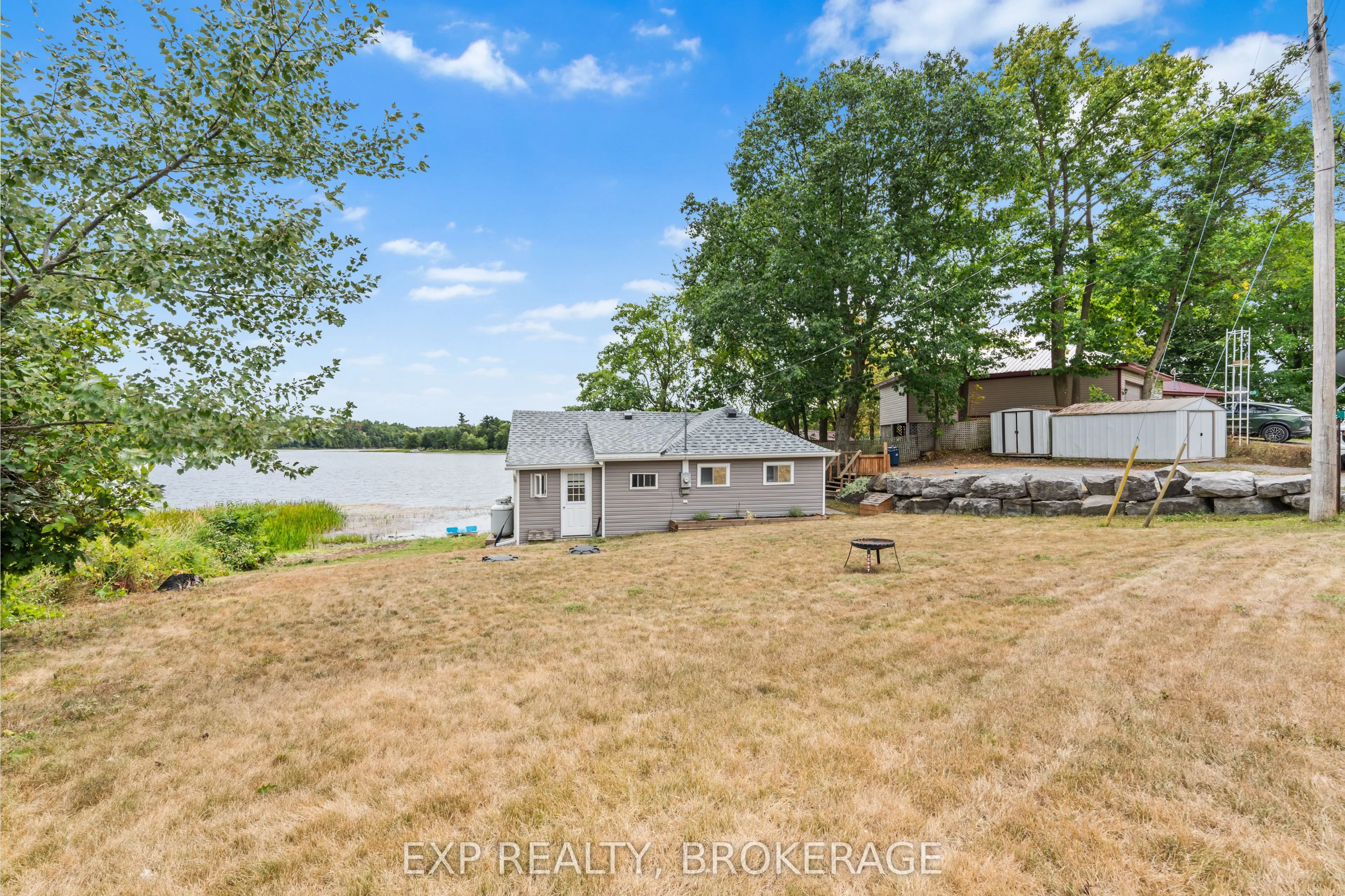 1035 LLOYD Lane