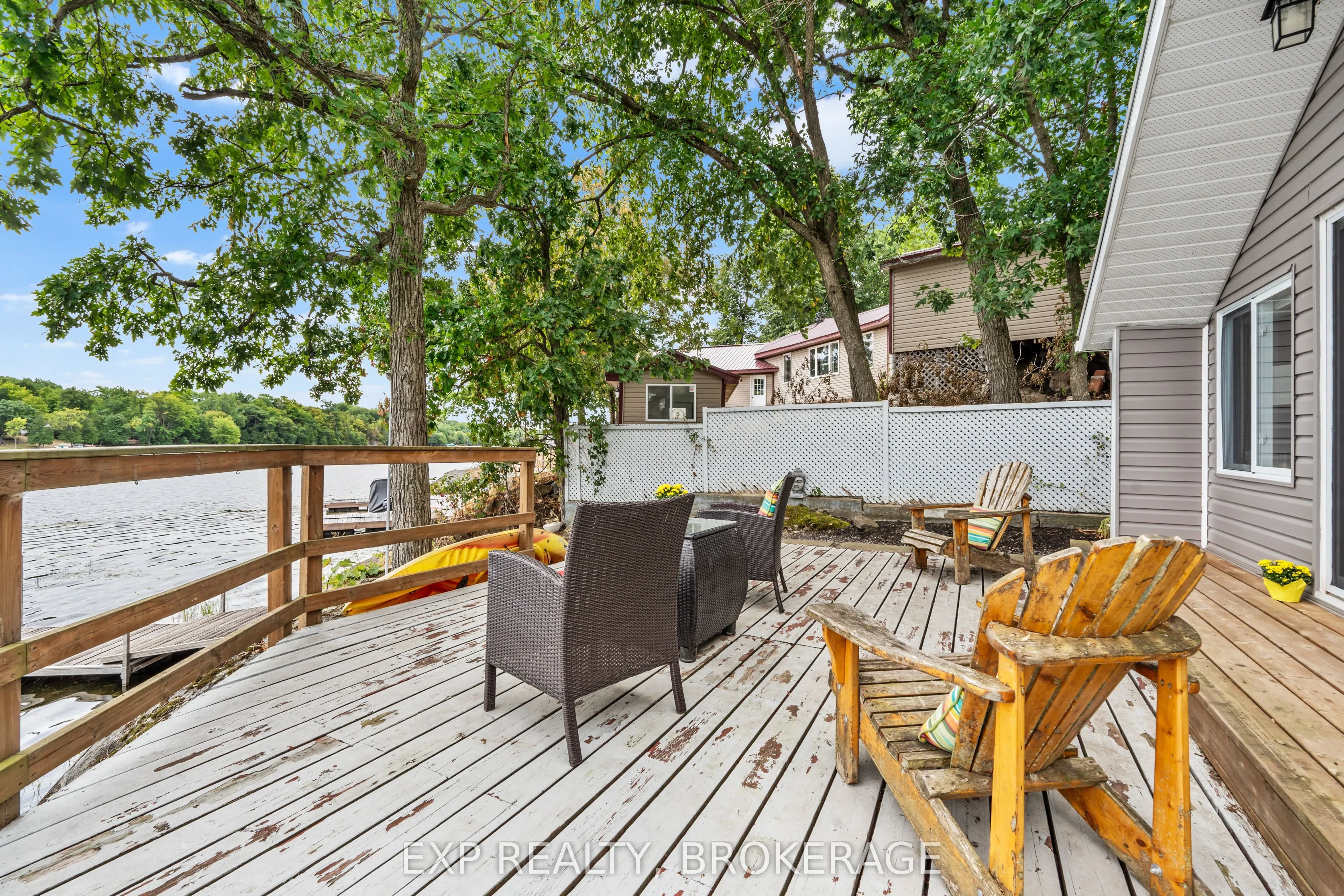 1035 LLOYD Lane