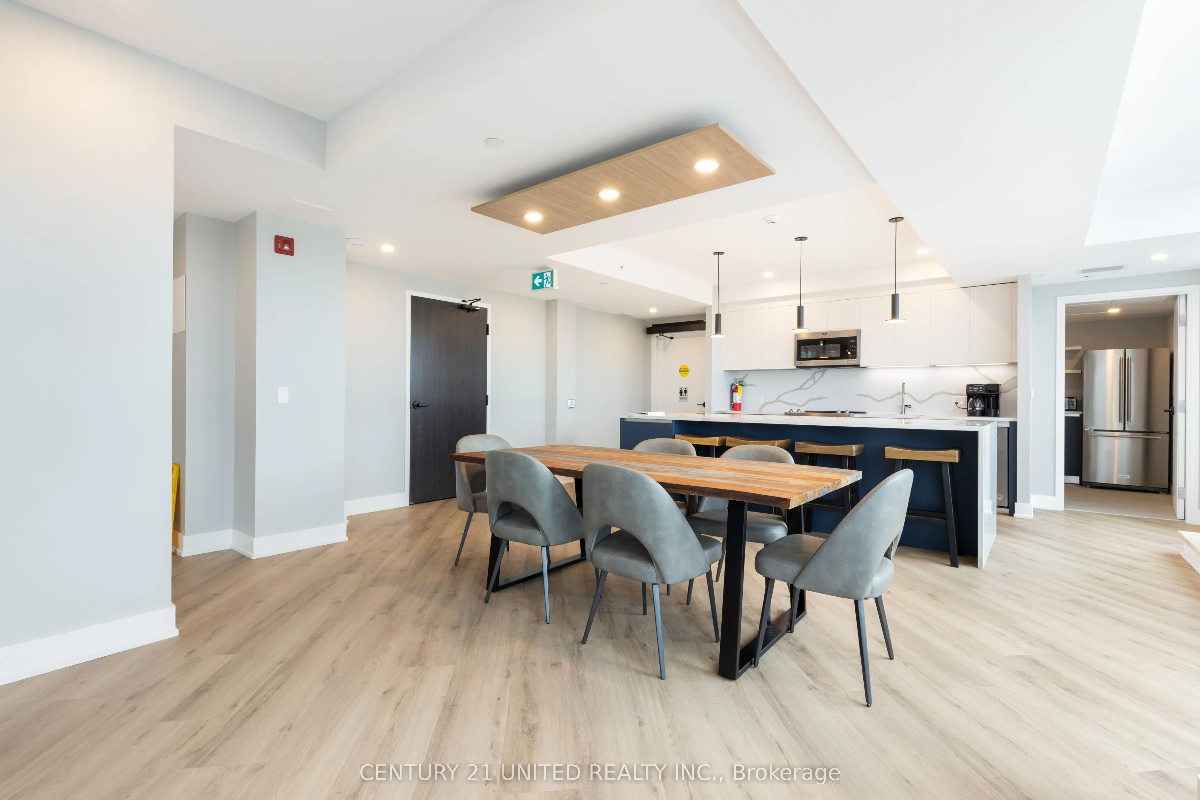 195 Hunter Street E, #705