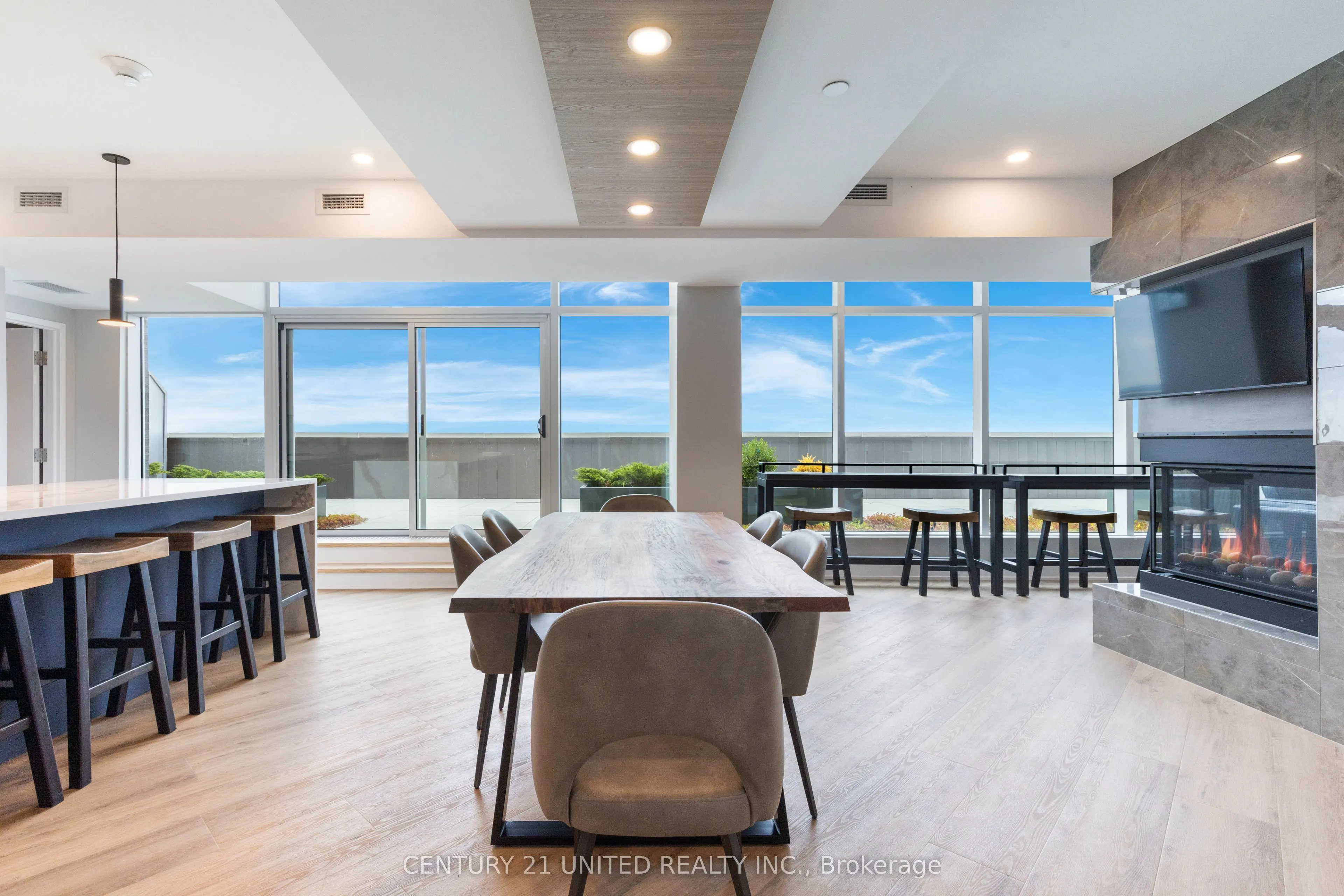 195 Hunter Street E, #705