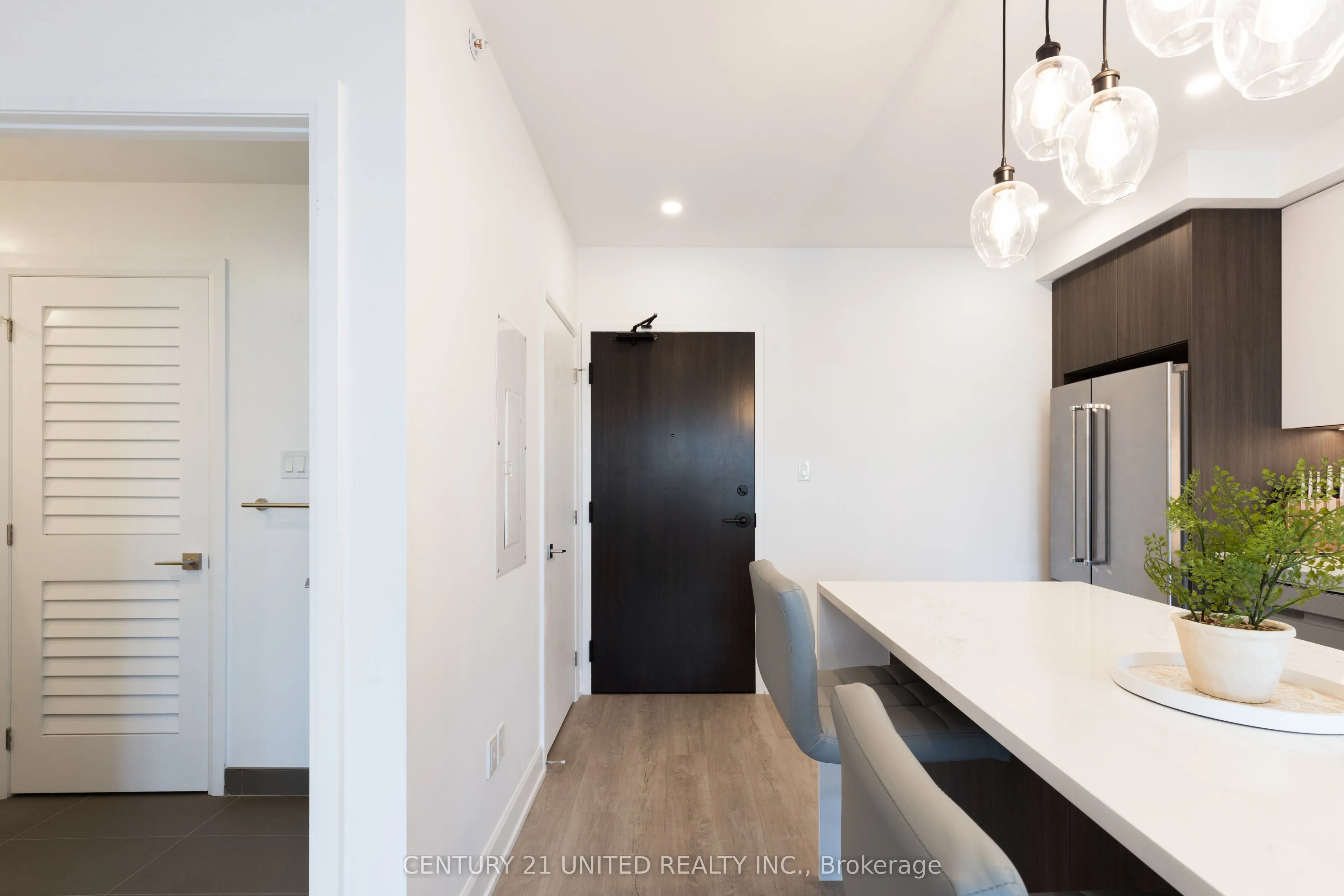 195 Hunter Street E, #705