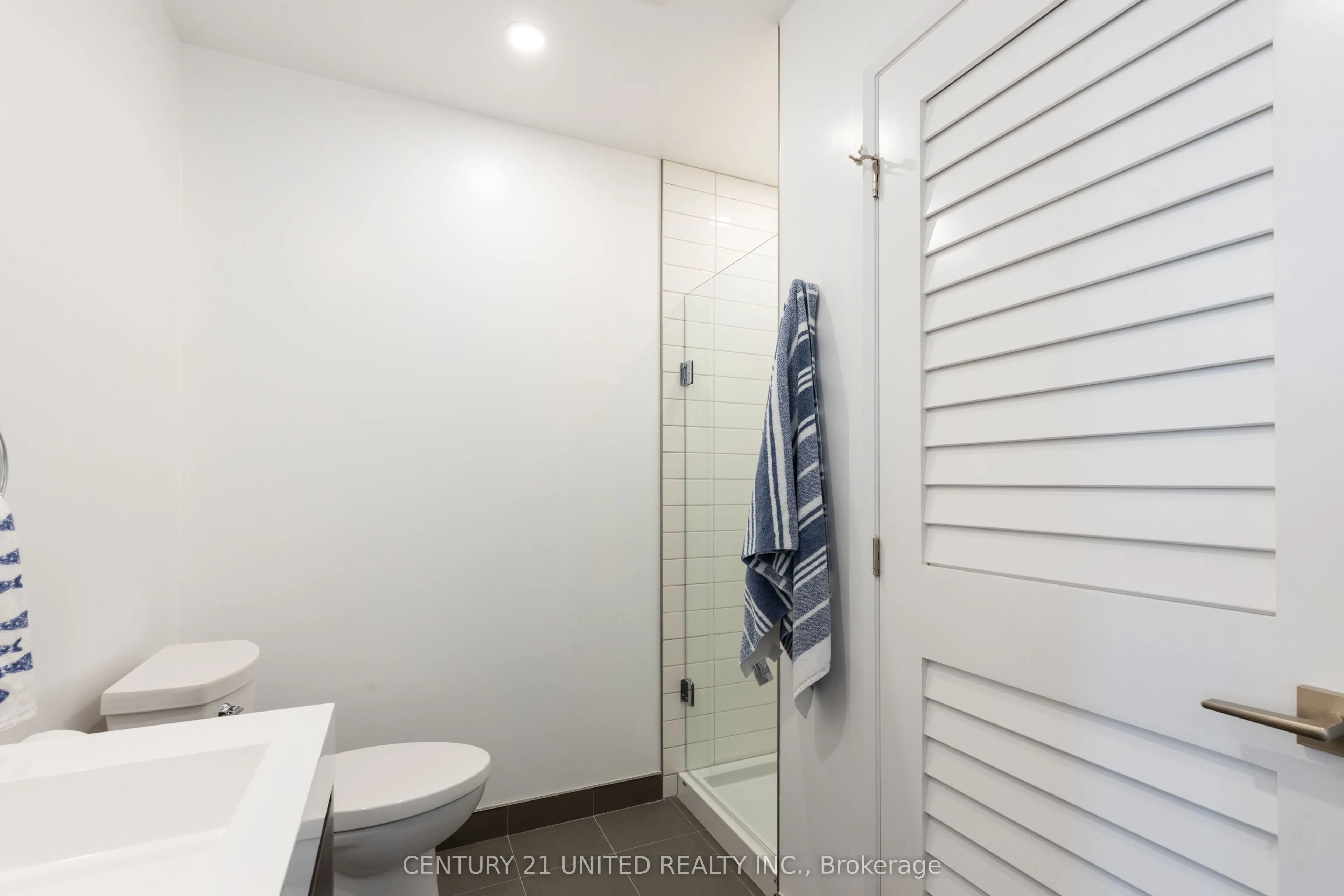 195 Hunter Street E, #705