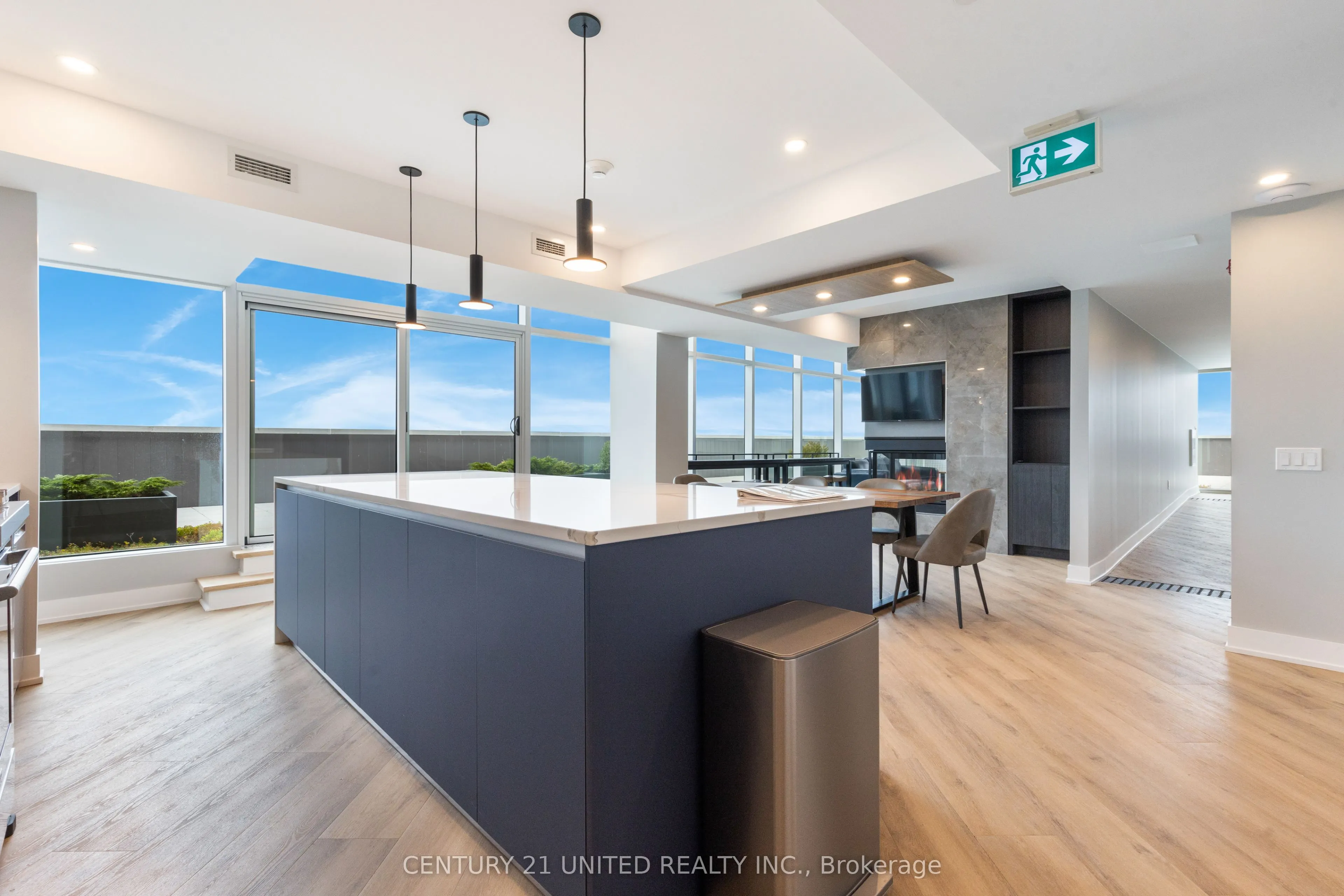 195 Hunter Street E, #705