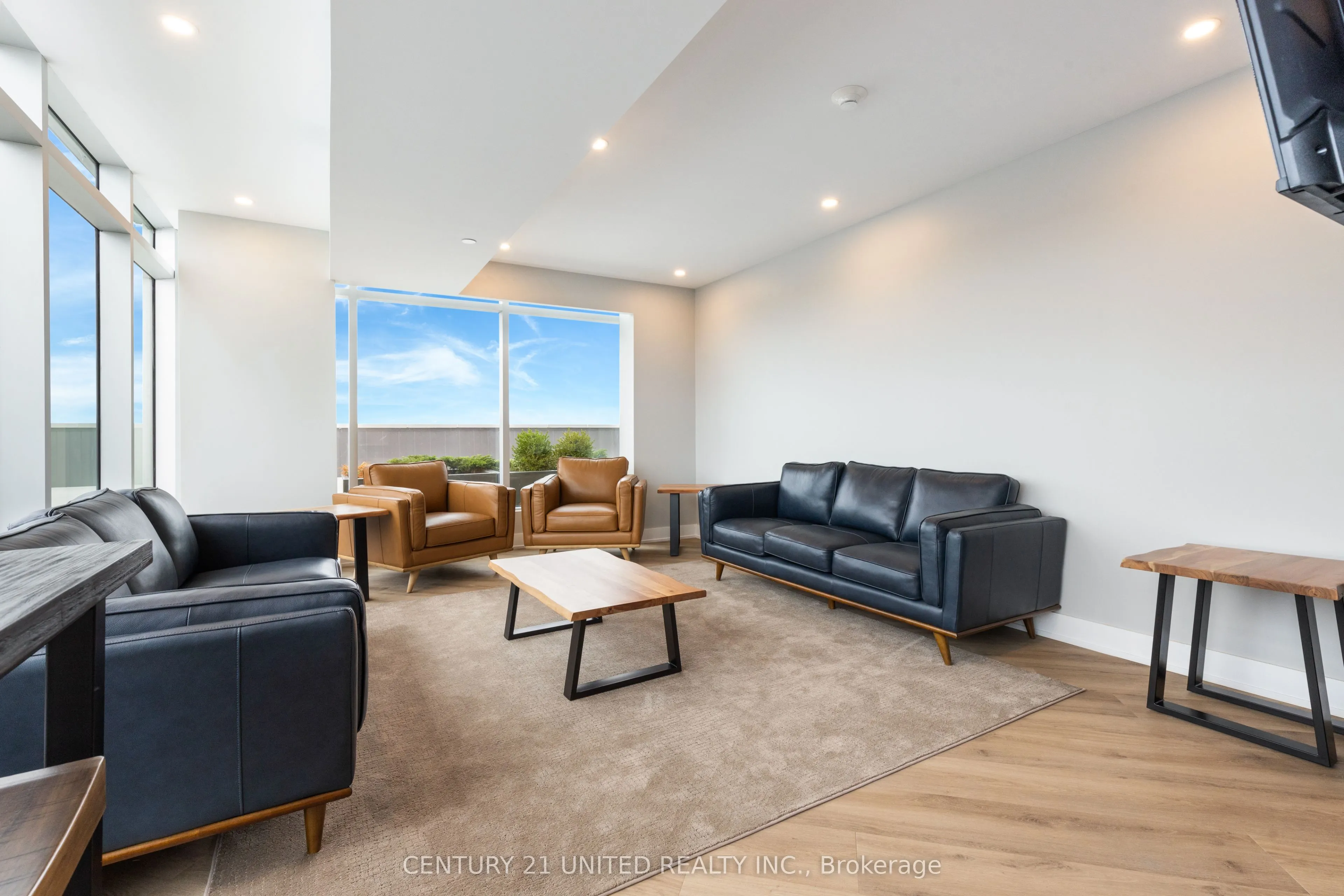 195 Hunter Street E, #705