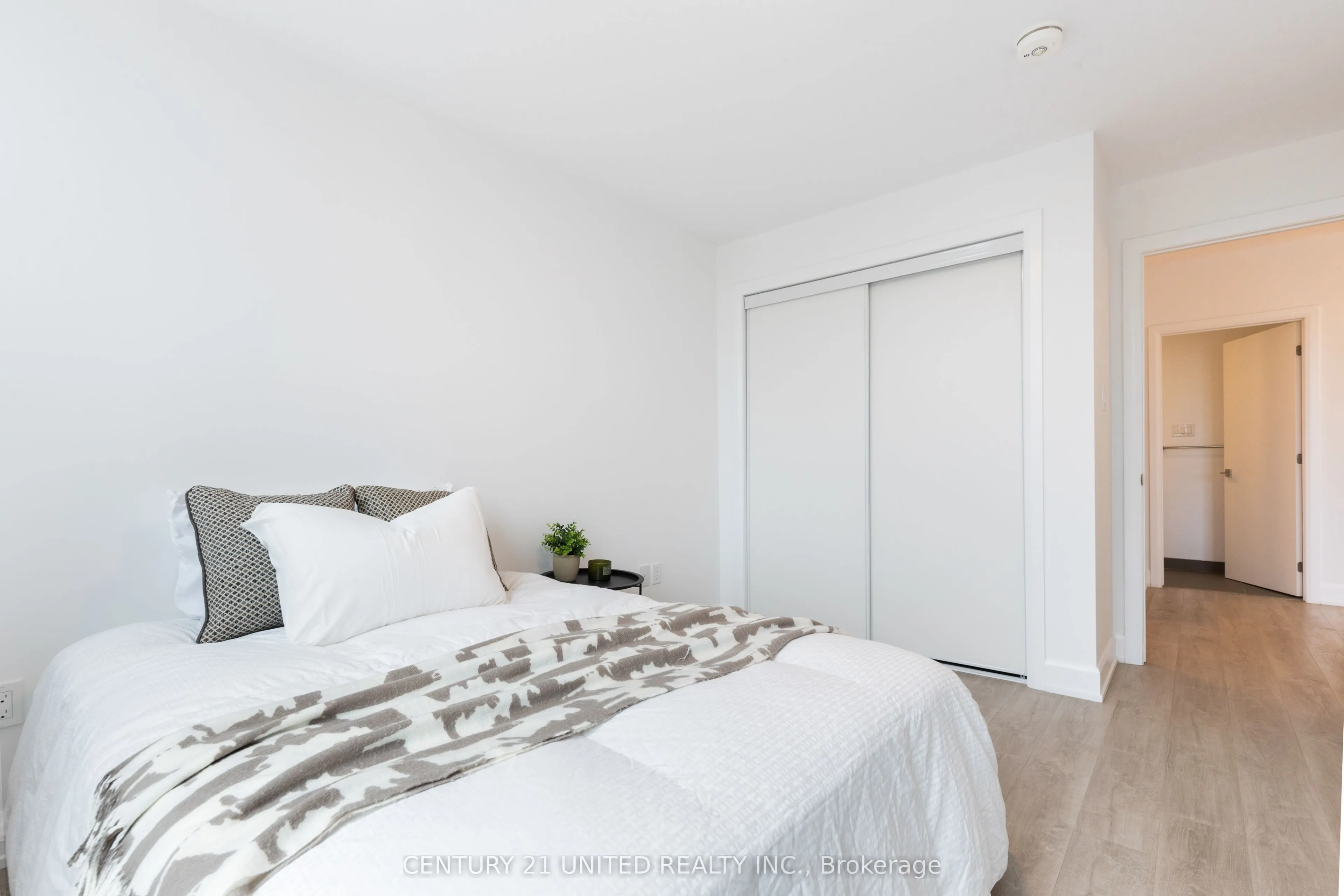 195 Hunter Street E, #705