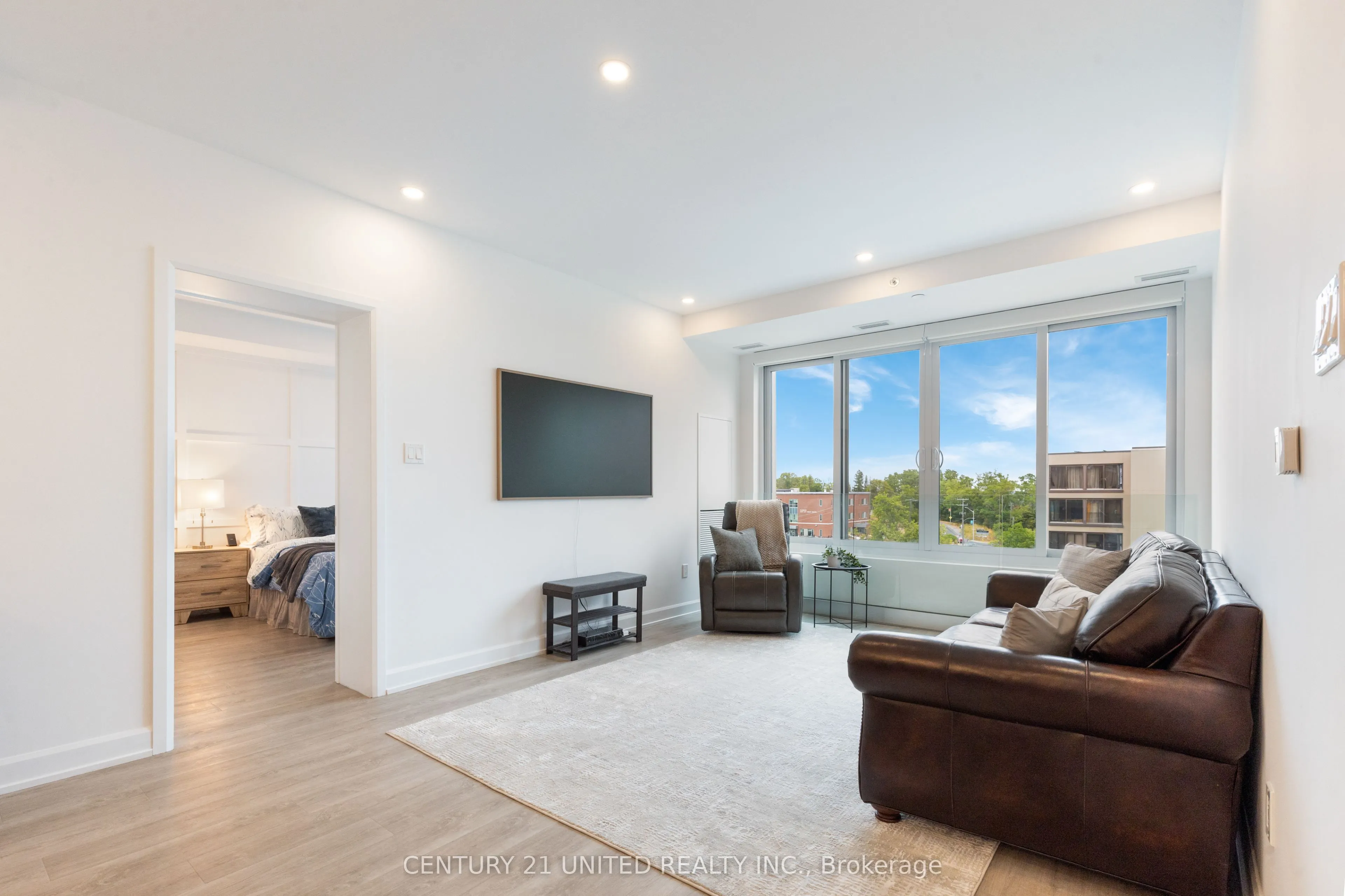 195 Hunter Street E, #705