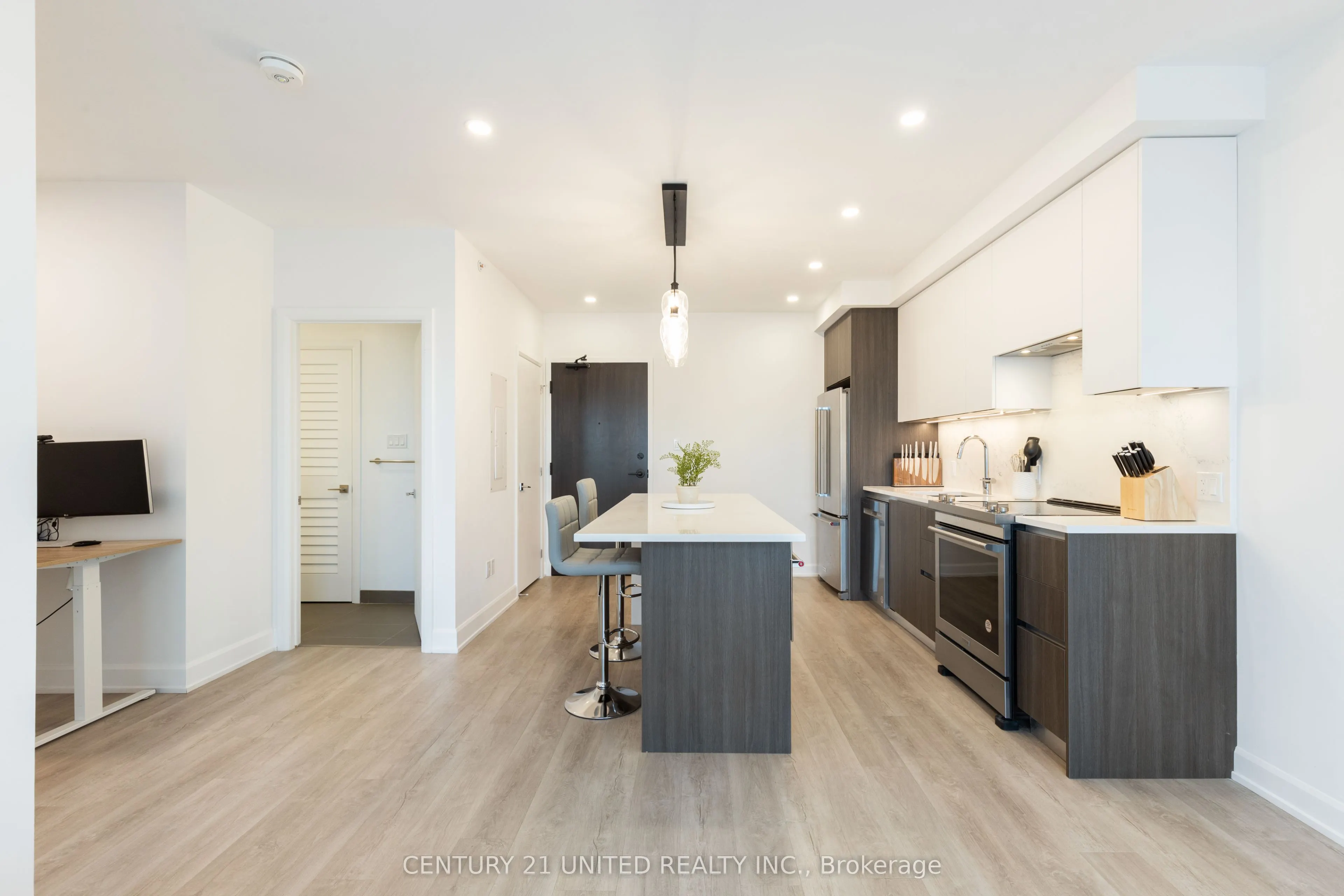 195 Hunter Street E, #705
