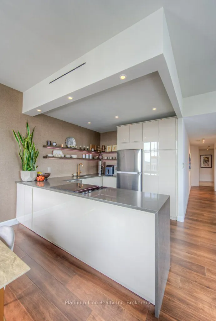 36 James Street S, #1102