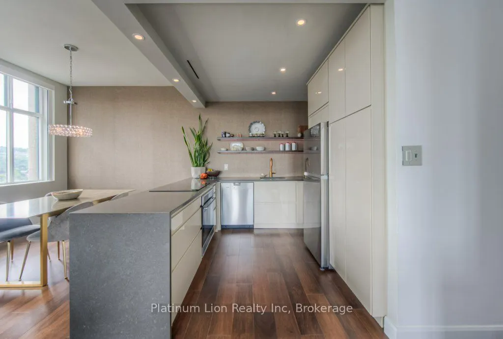 36 James Street S, #1102