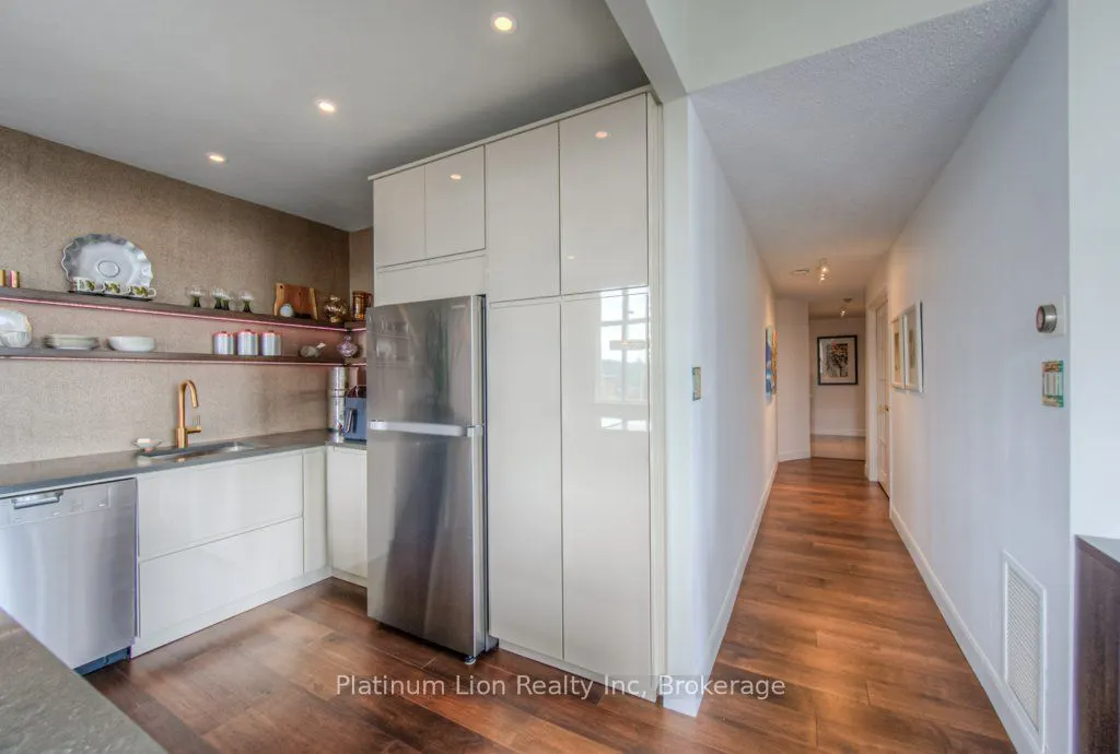 36 James Street S, #1102