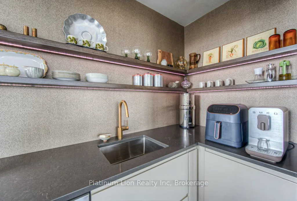 36 James Street S, #1102