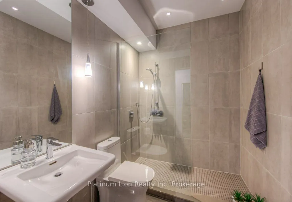 36 James Street S, #1102