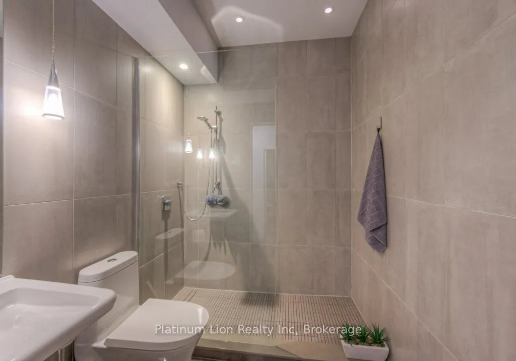 36 James Street S, #1102