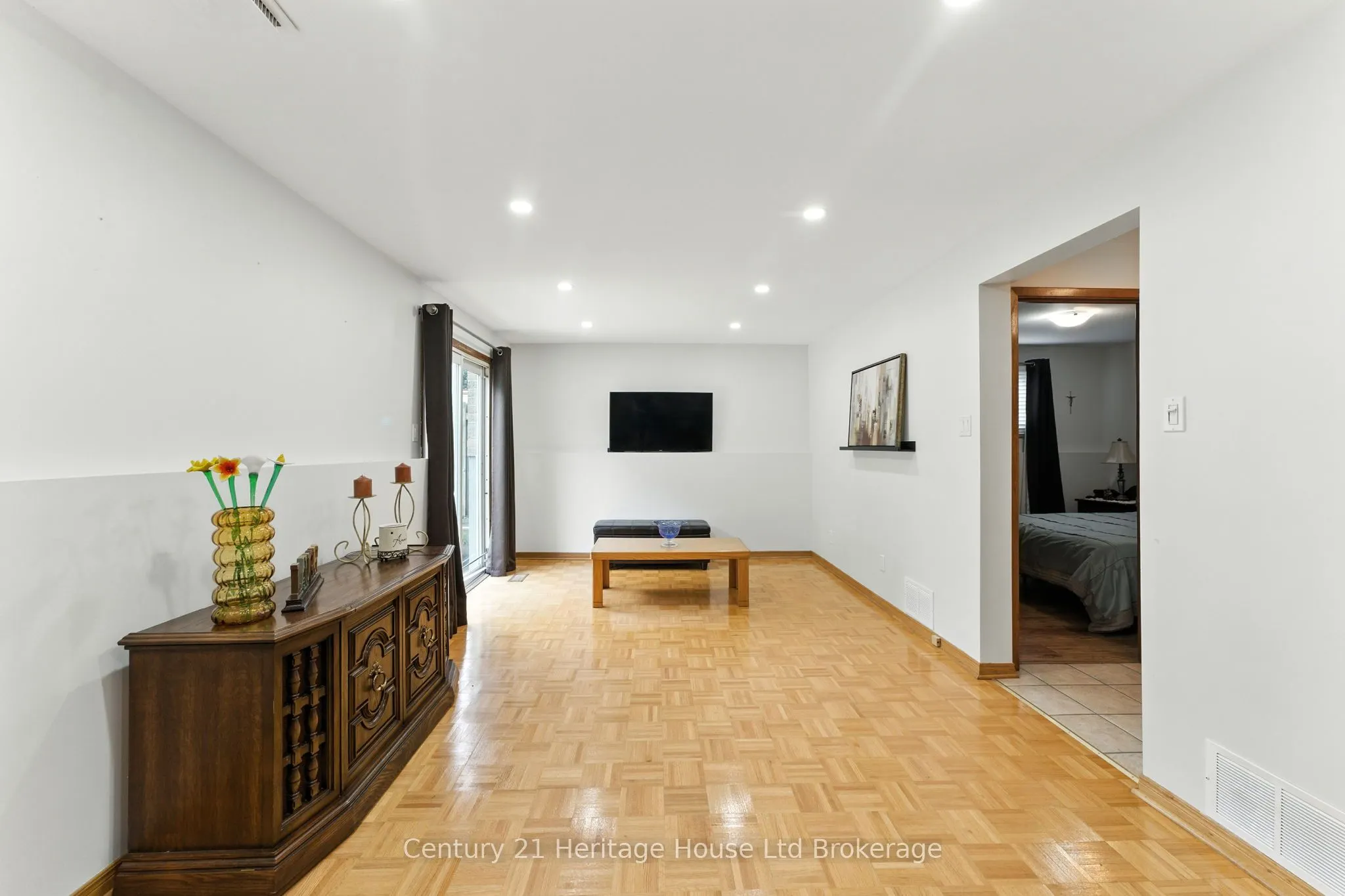 1043 Canfield Crescent