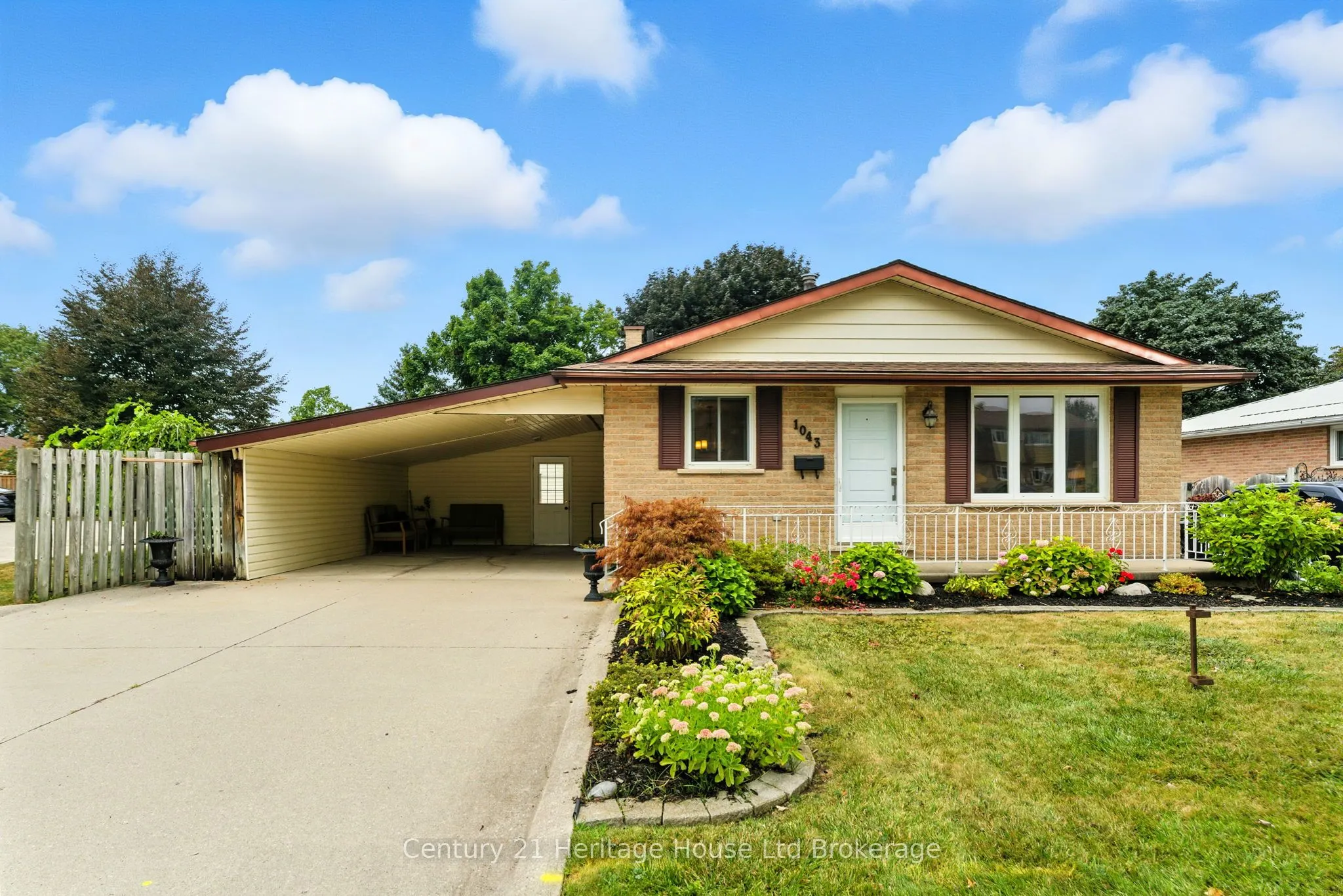 1043 Canfield Crescent