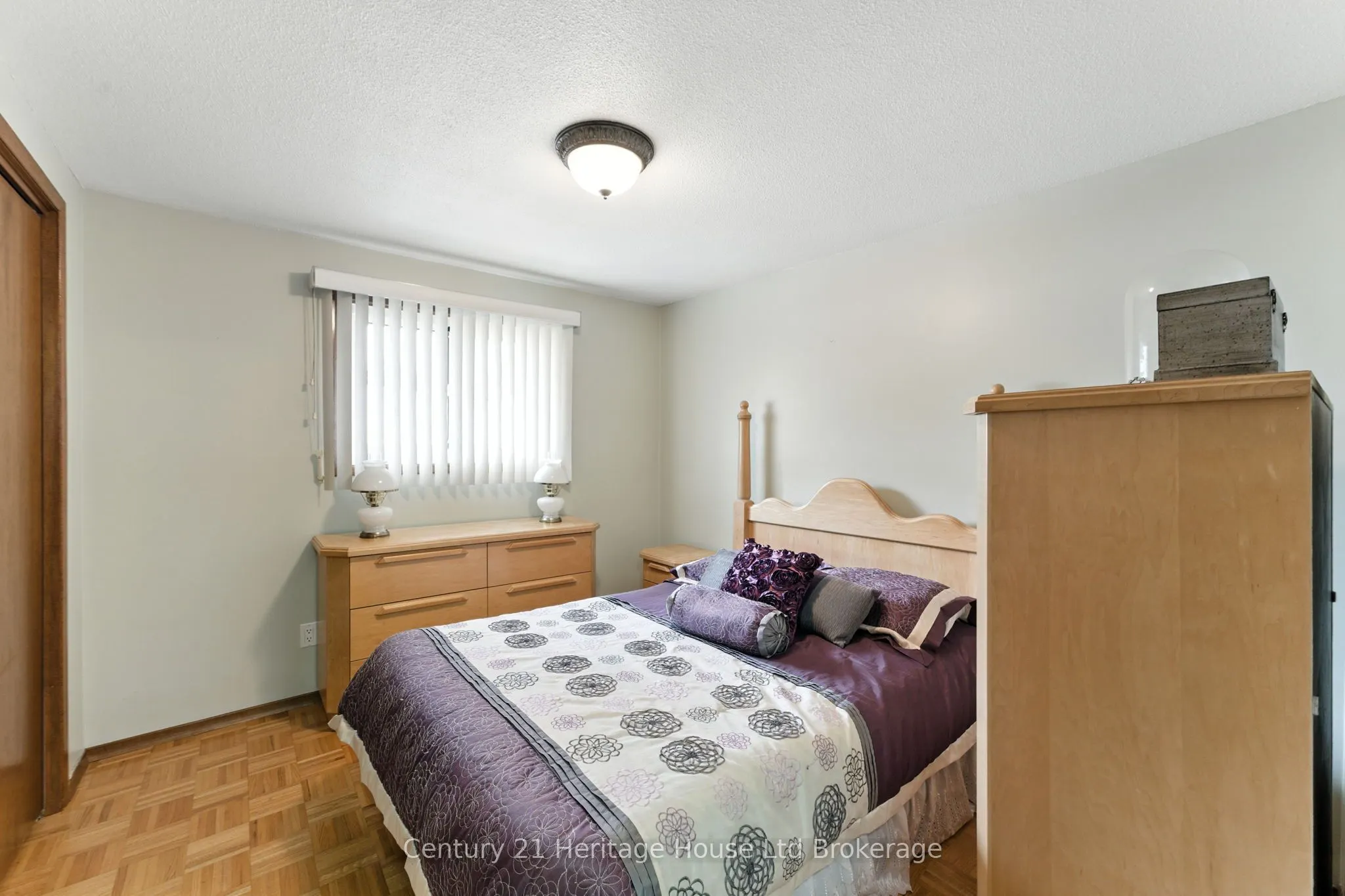 1043 Canfield Crescent