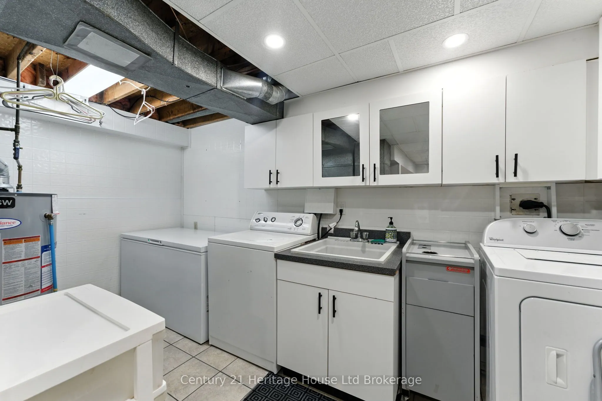 1043 Canfield Crescent