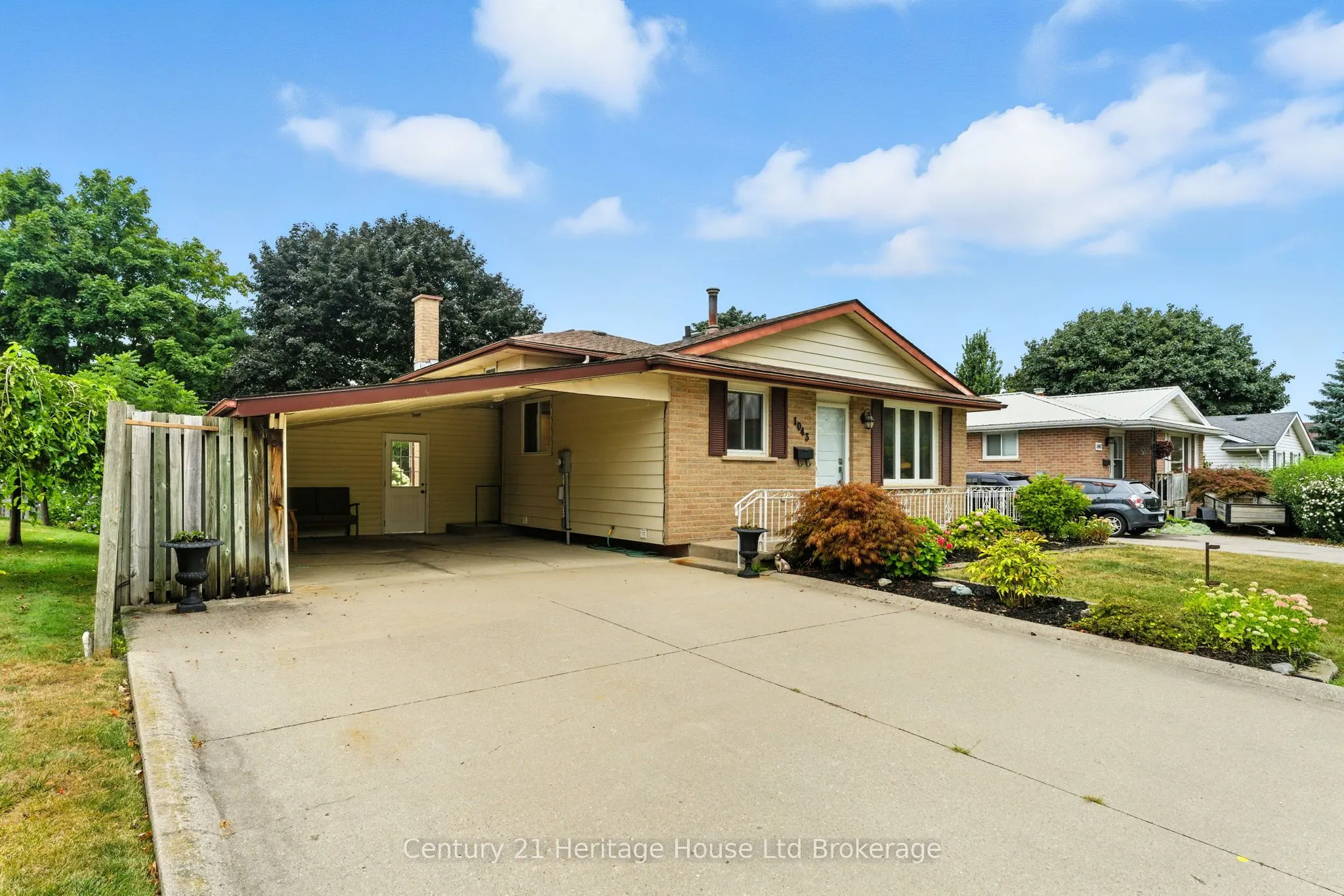 1043 Canfield Crescent