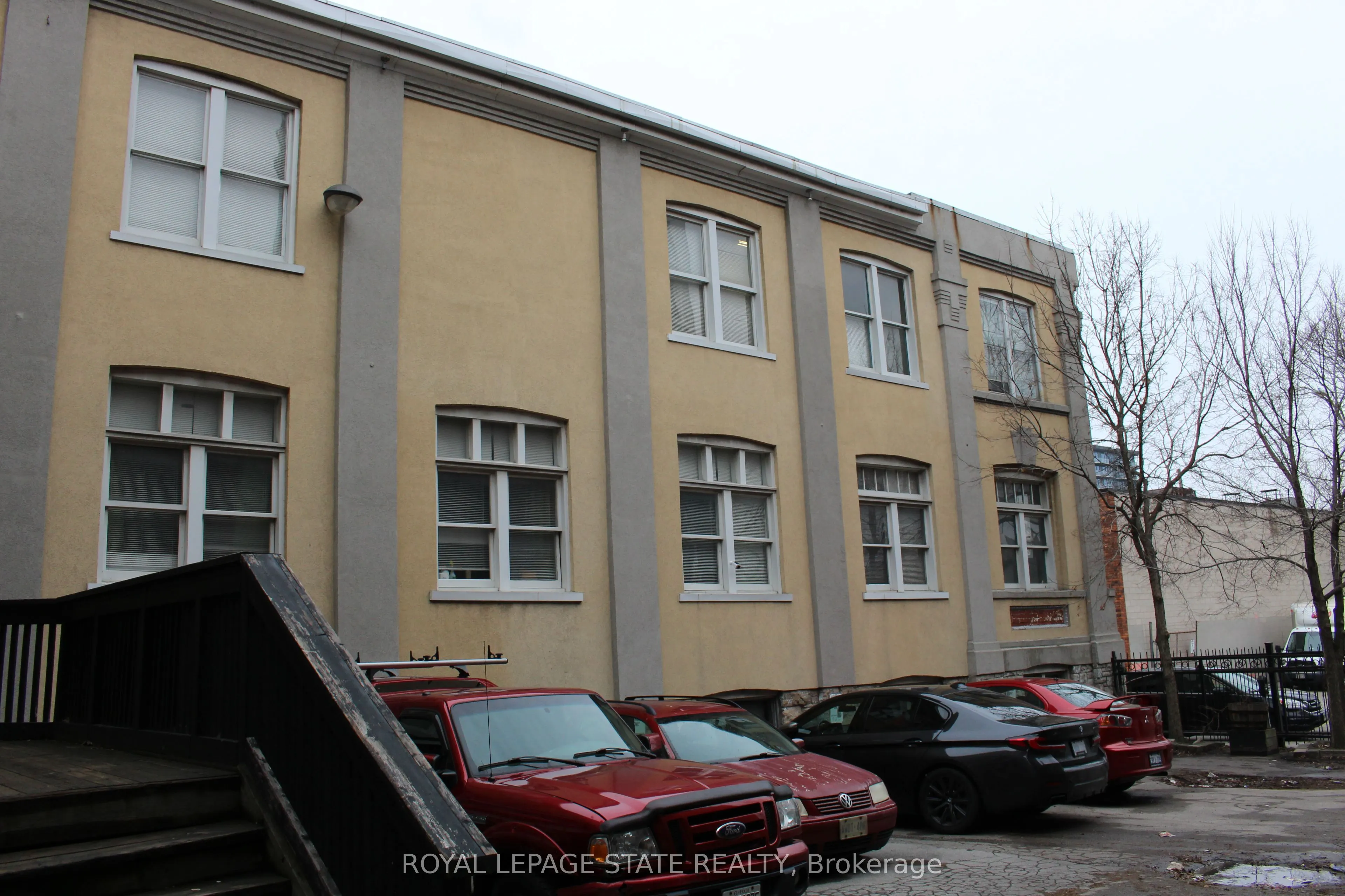 12 Walnut Street S