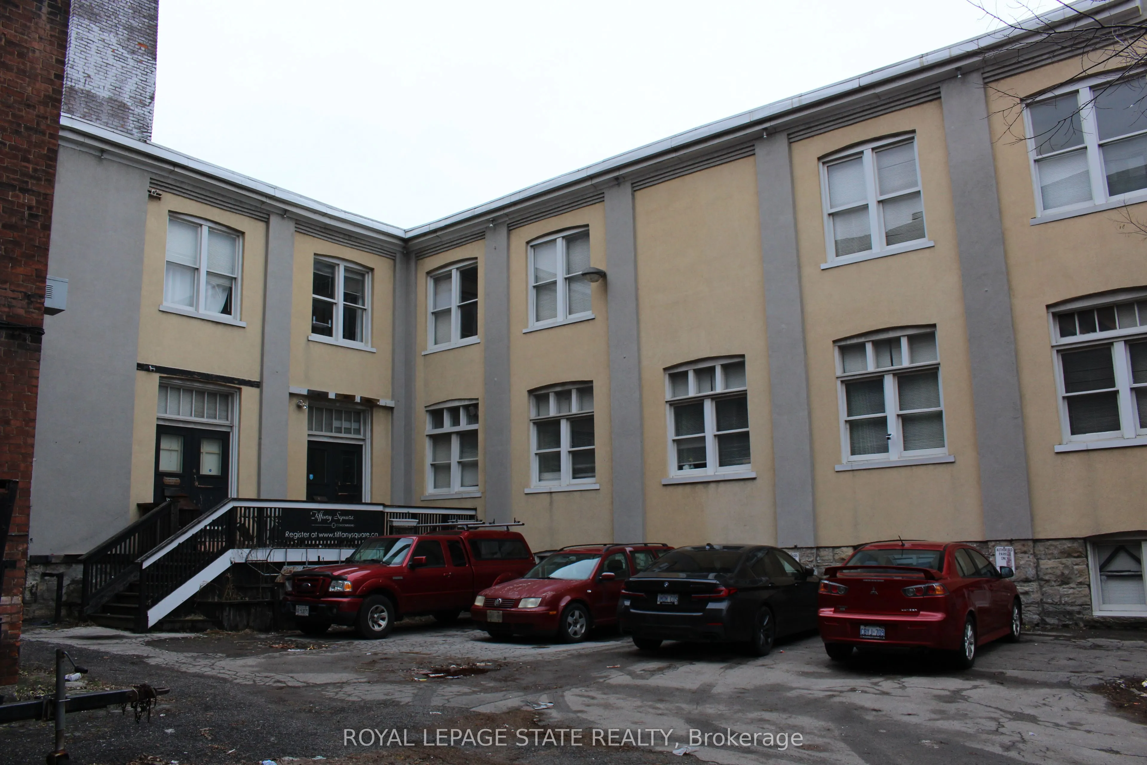 12 Walnut Street S