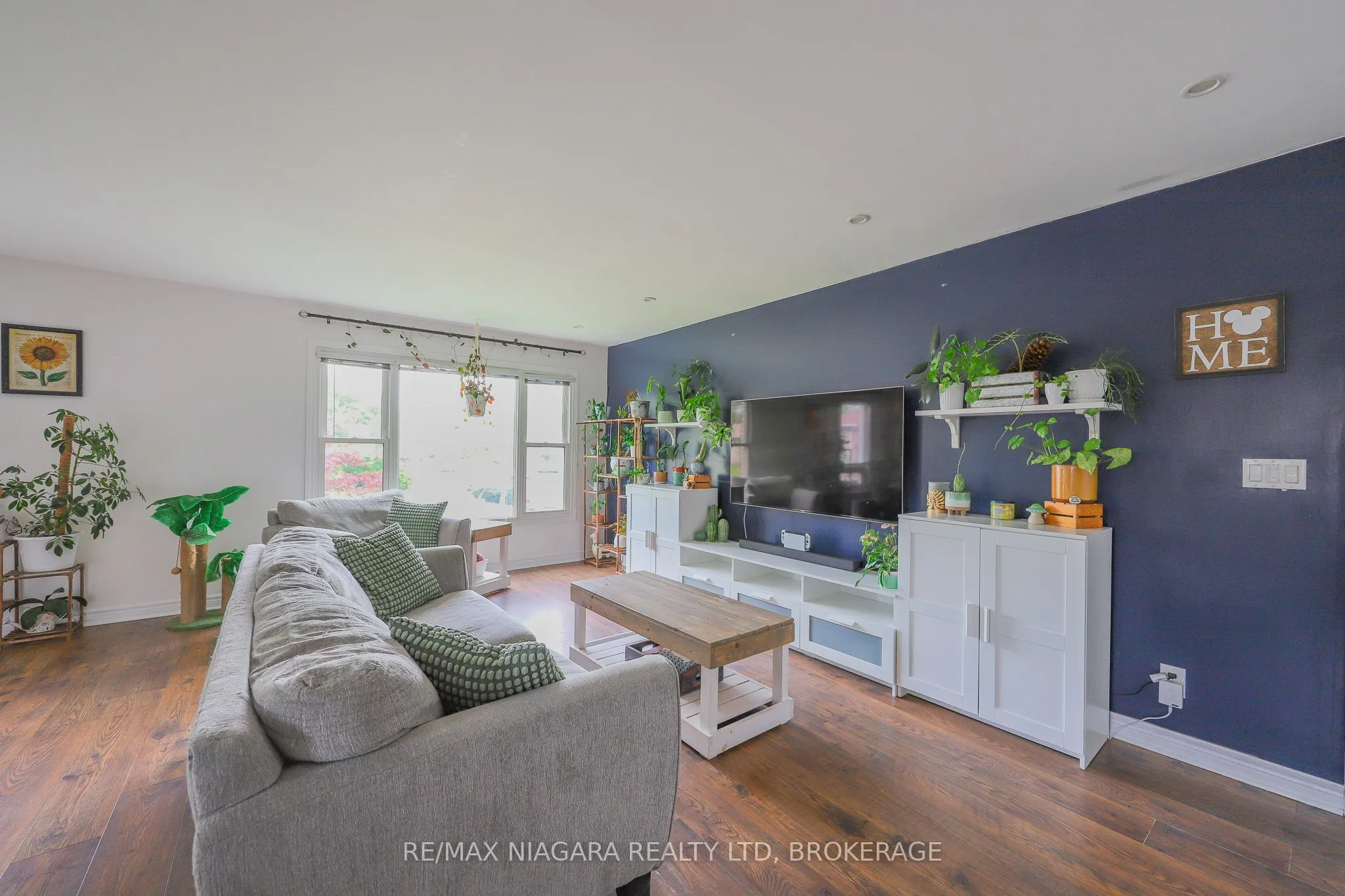 18 Roxborough Court