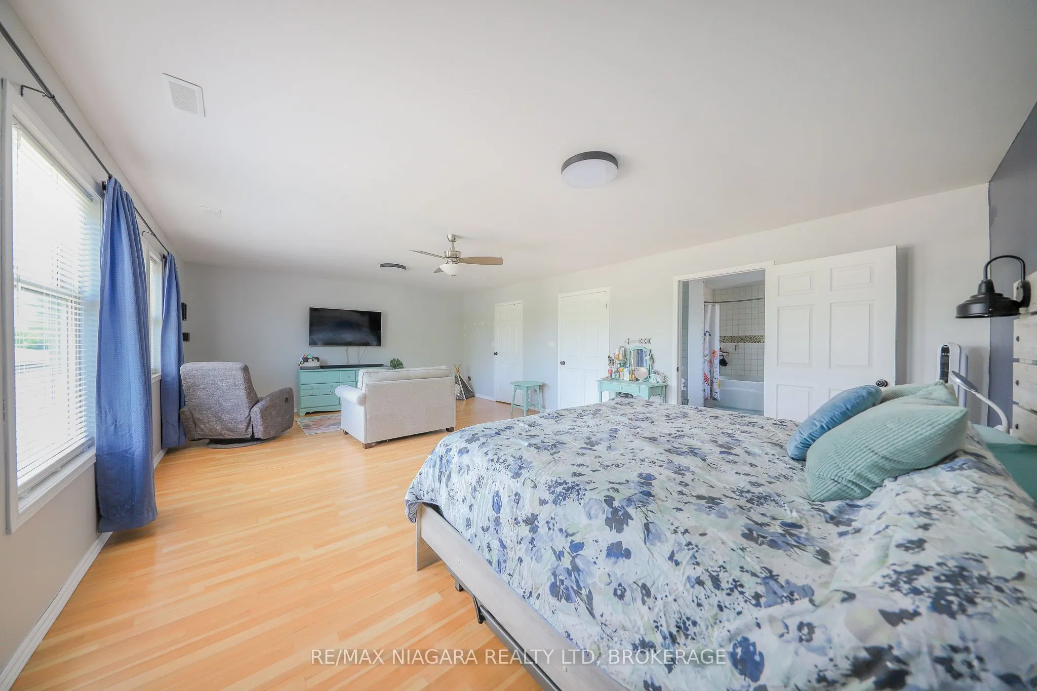 18 Roxborough Court