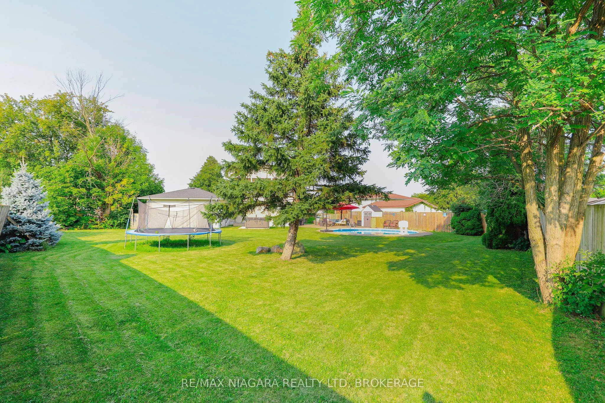 18 Roxborough Court