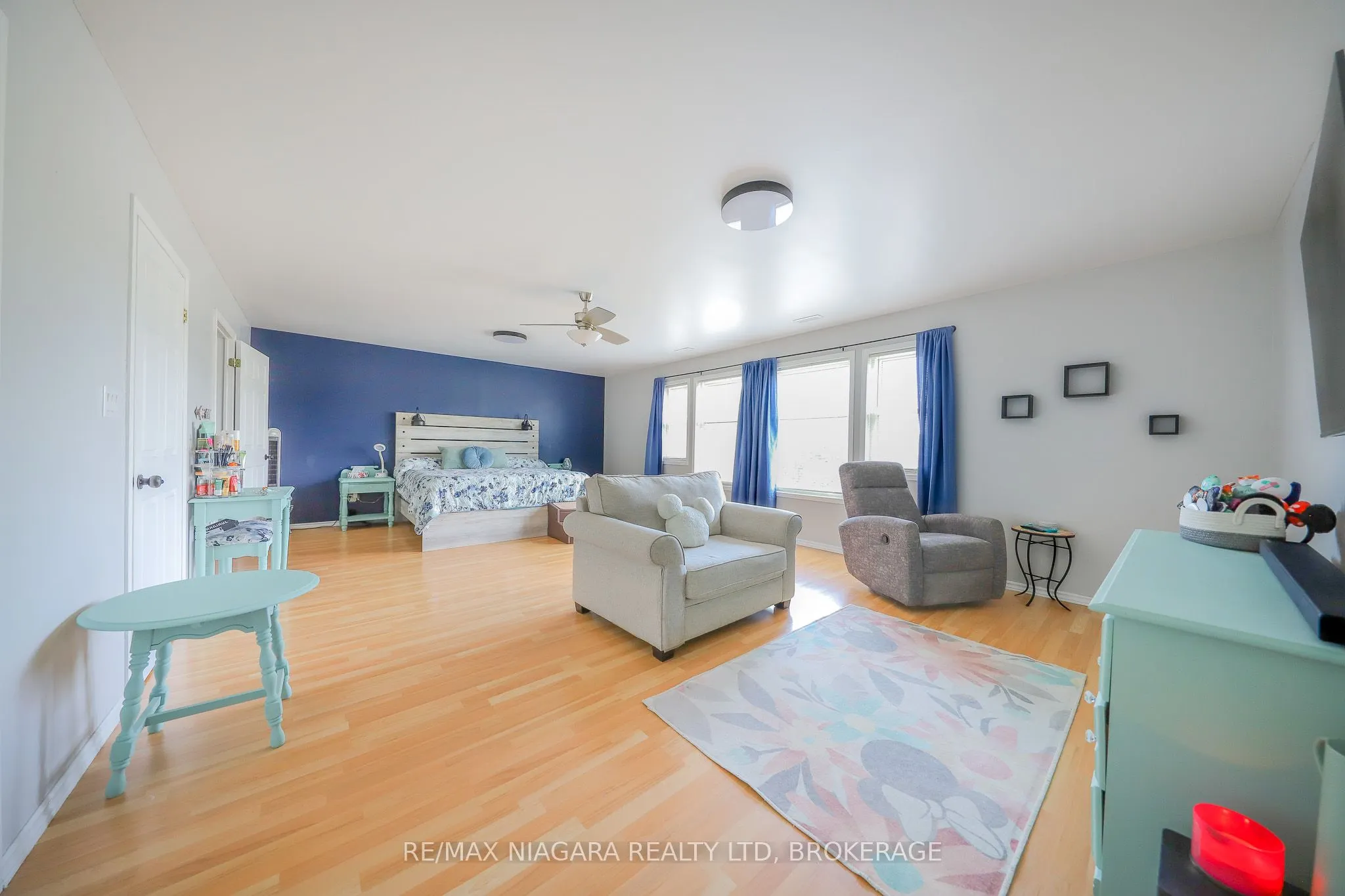 18 Roxborough Court