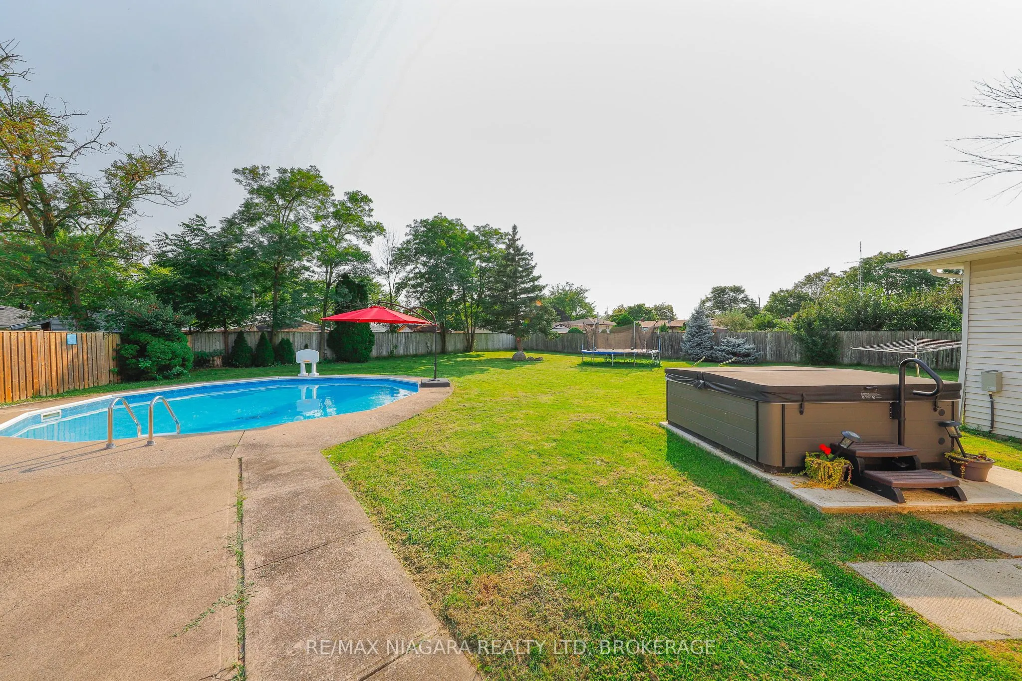 18 Roxborough Court