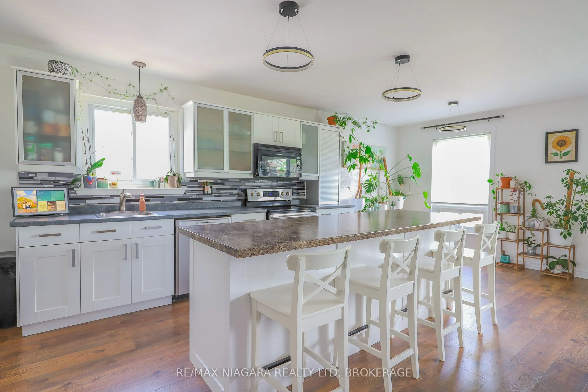18 Roxborough Court