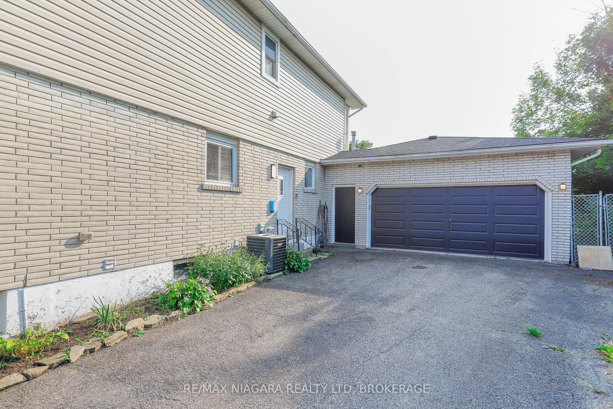 18 Roxborough Court