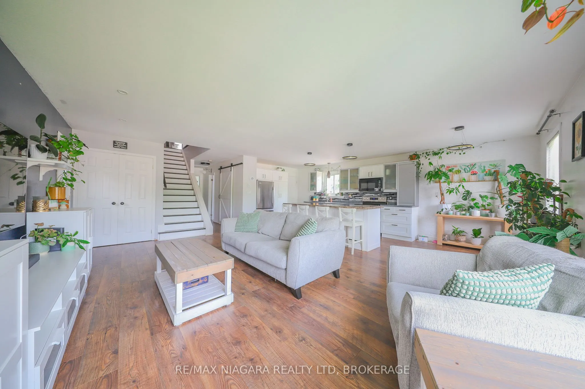 18 Roxborough Court