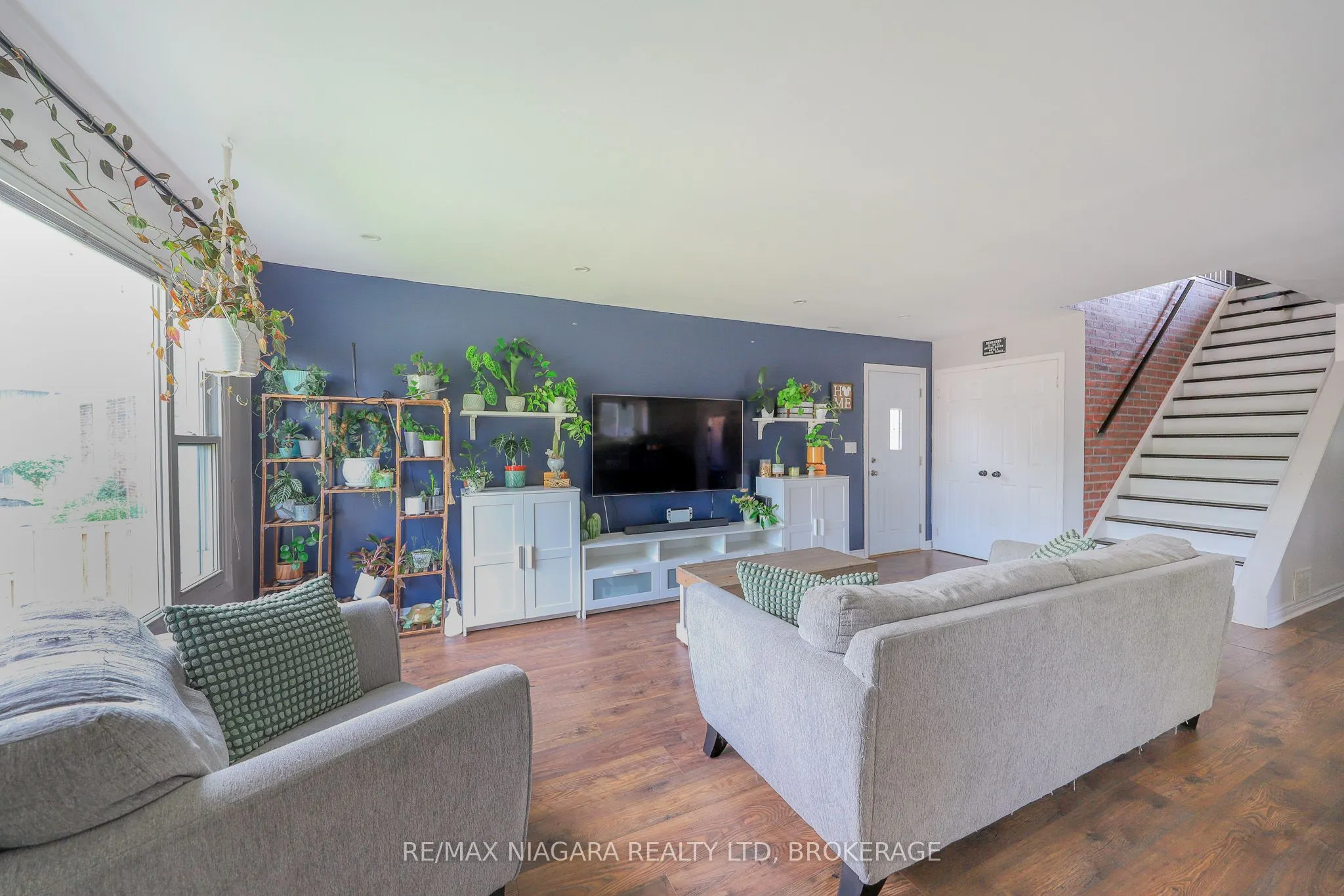18 Roxborough Court