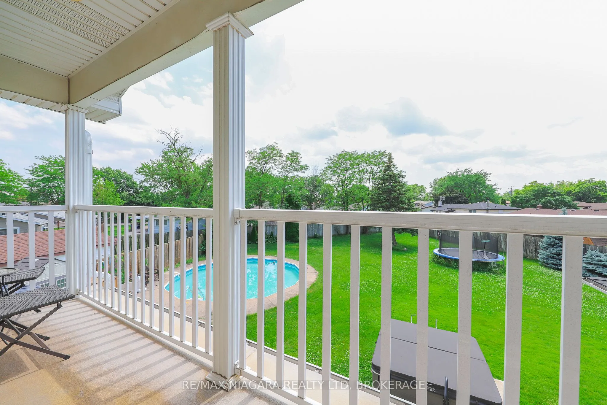18 Roxborough Court