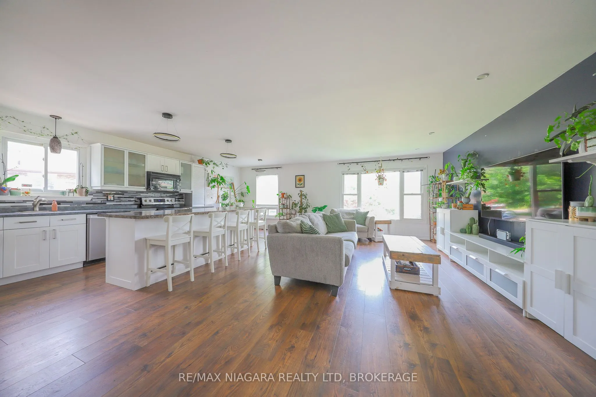 18 Roxborough Court