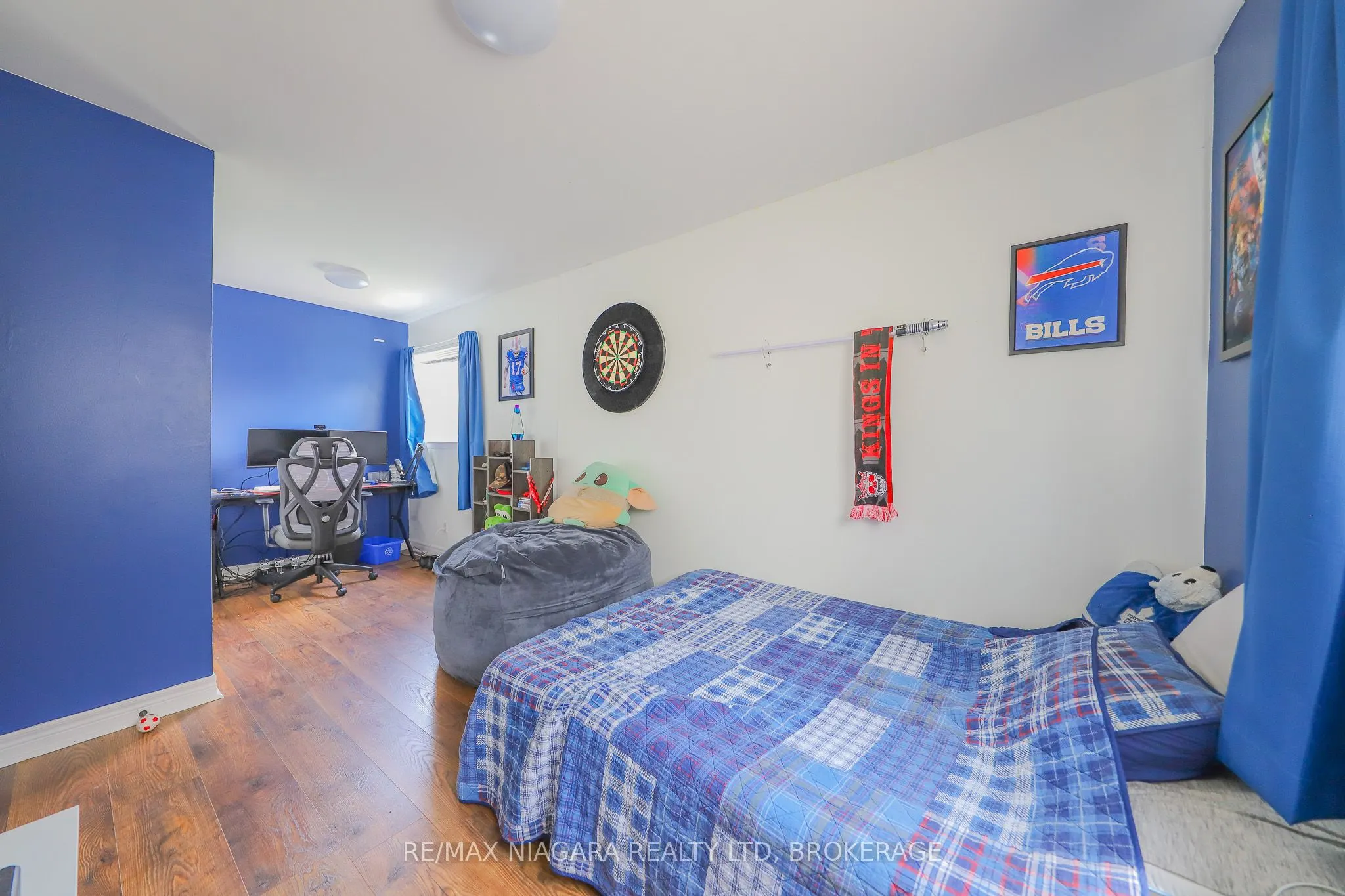 18 Roxborough Court