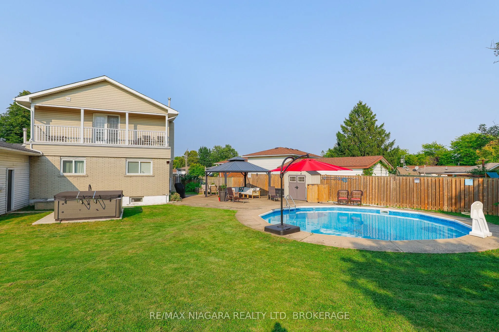 18 Roxborough Court