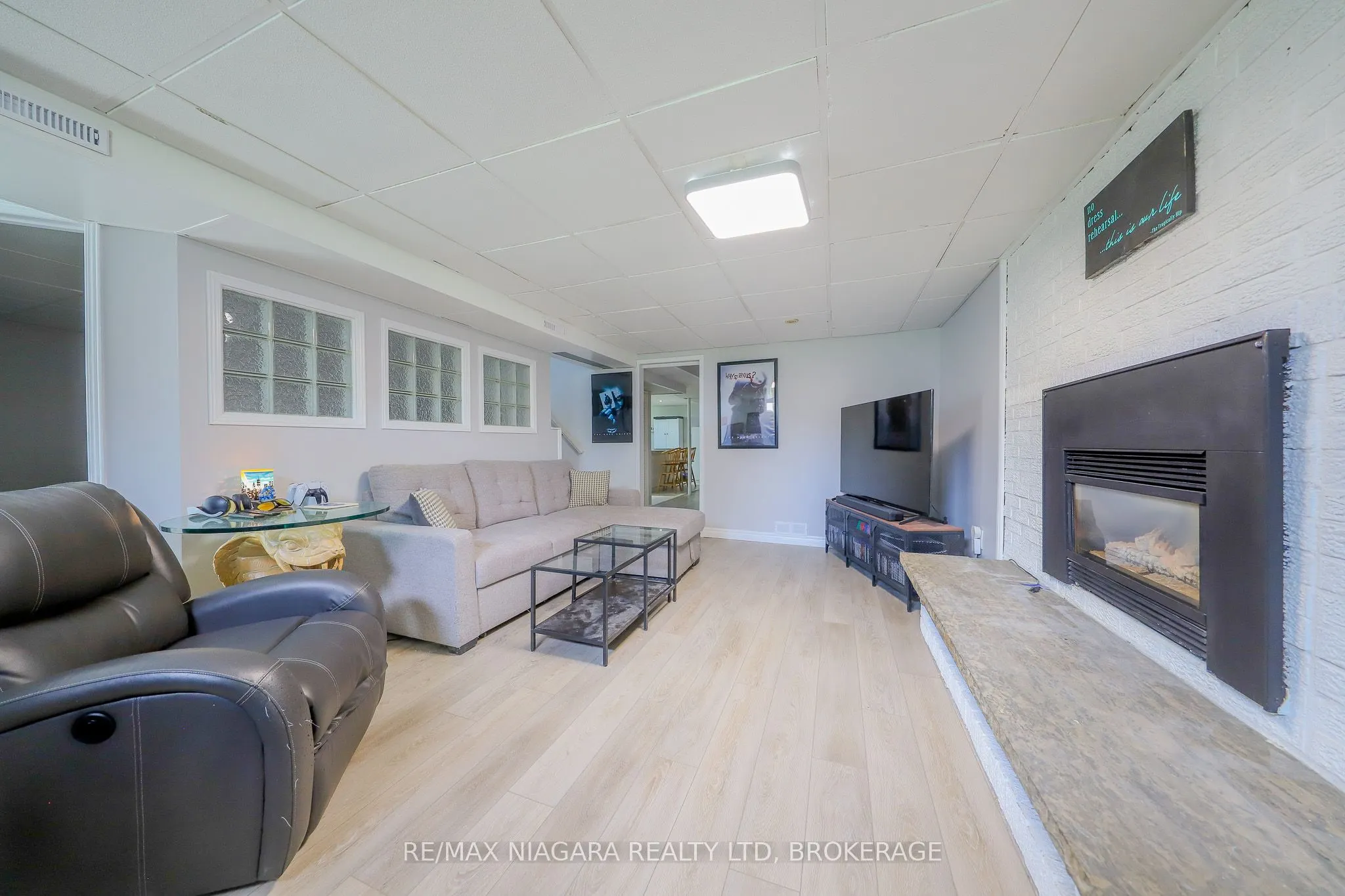 18 Roxborough Court