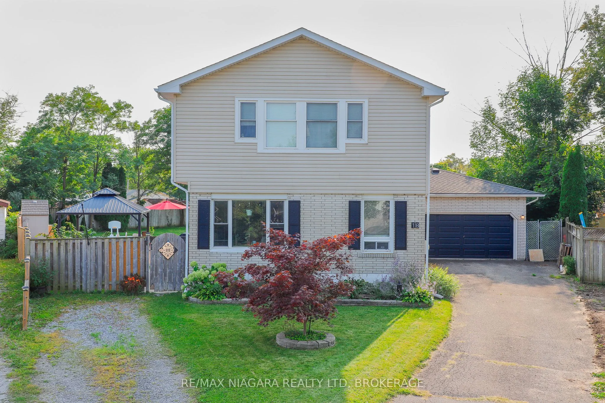 18 Roxborough Court
