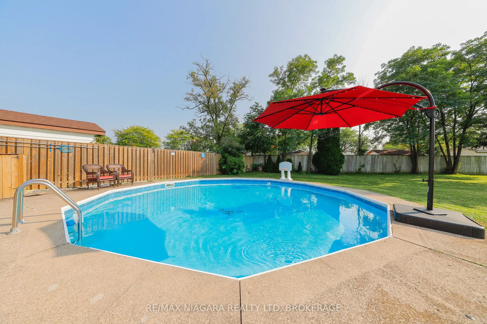 18 Roxborough Court