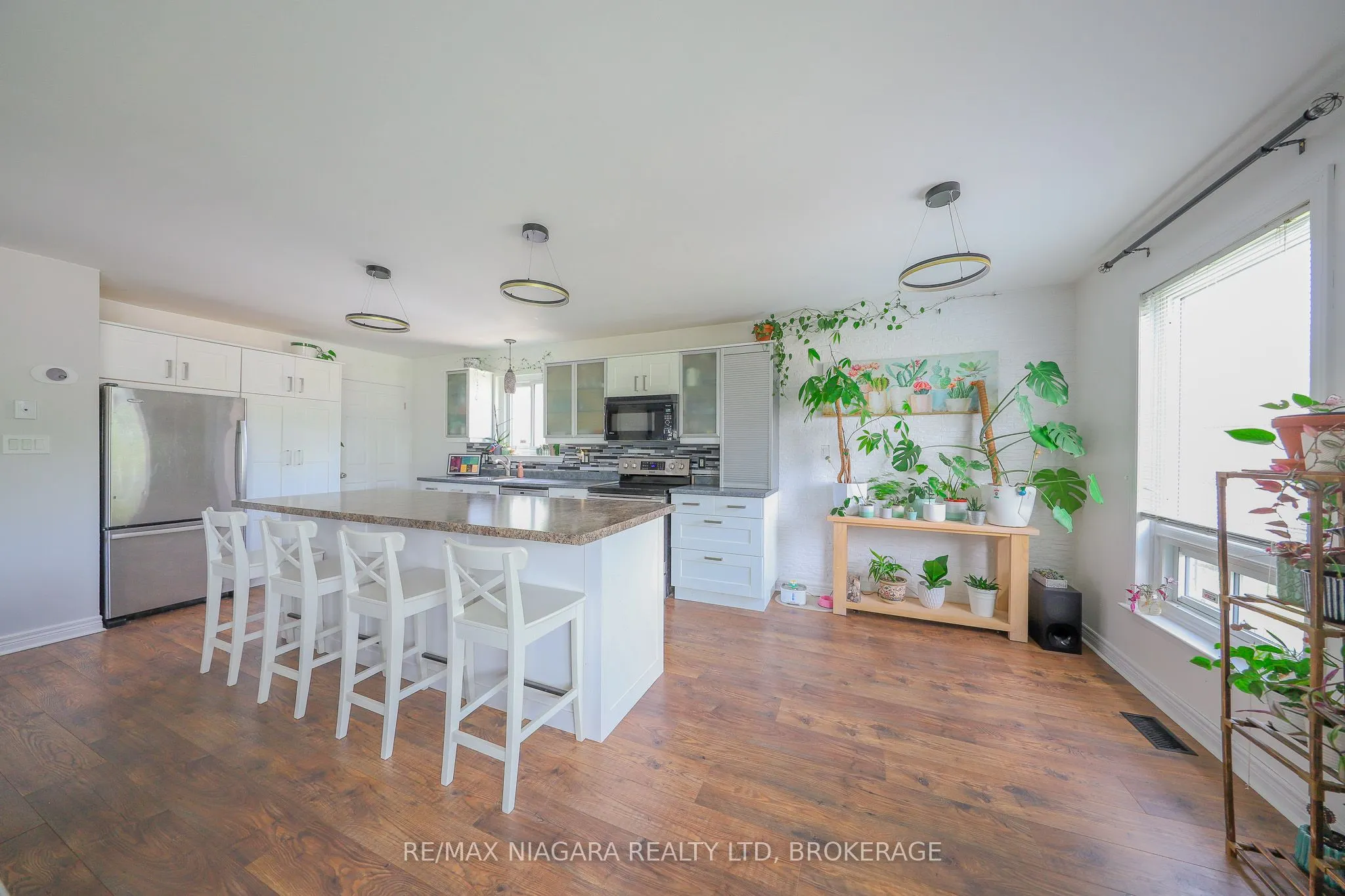 18 Roxborough Court